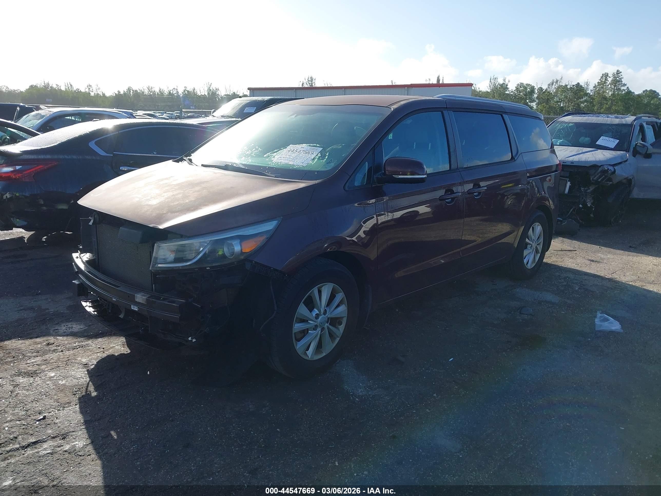 KIA SEDONA image 2