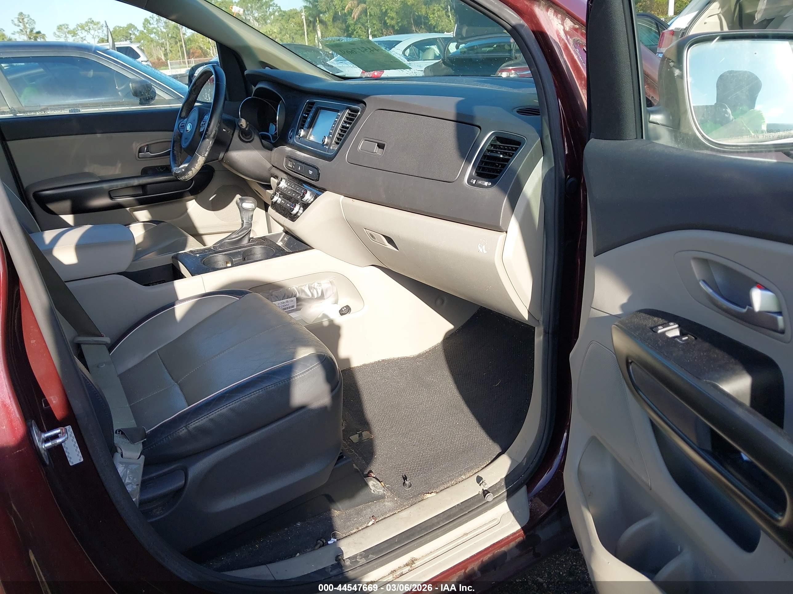 KIA SEDONA image 5