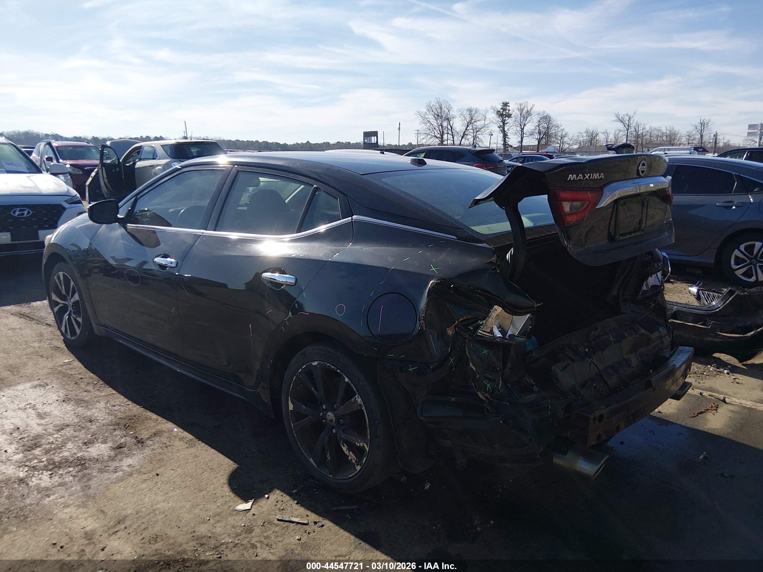 NISSAN MAXIMA image 3