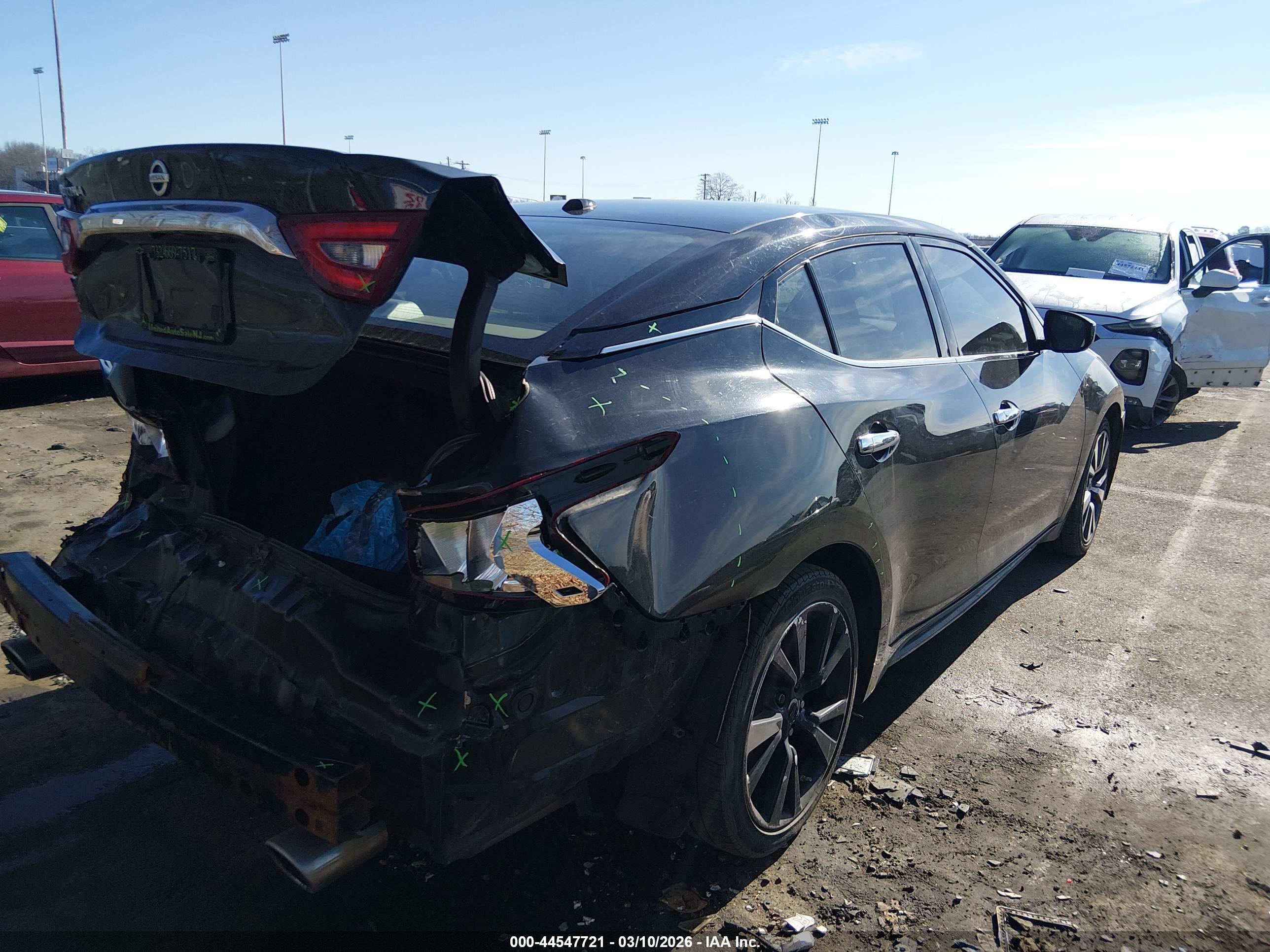 NISSAN MAXIMA image 4