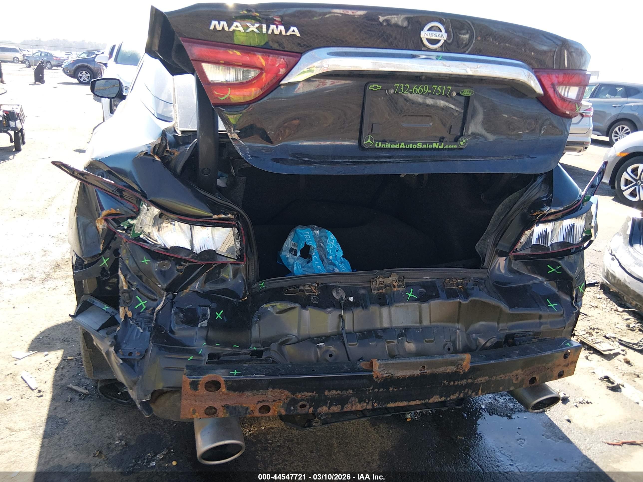 NISSAN MAXIMA image 6
