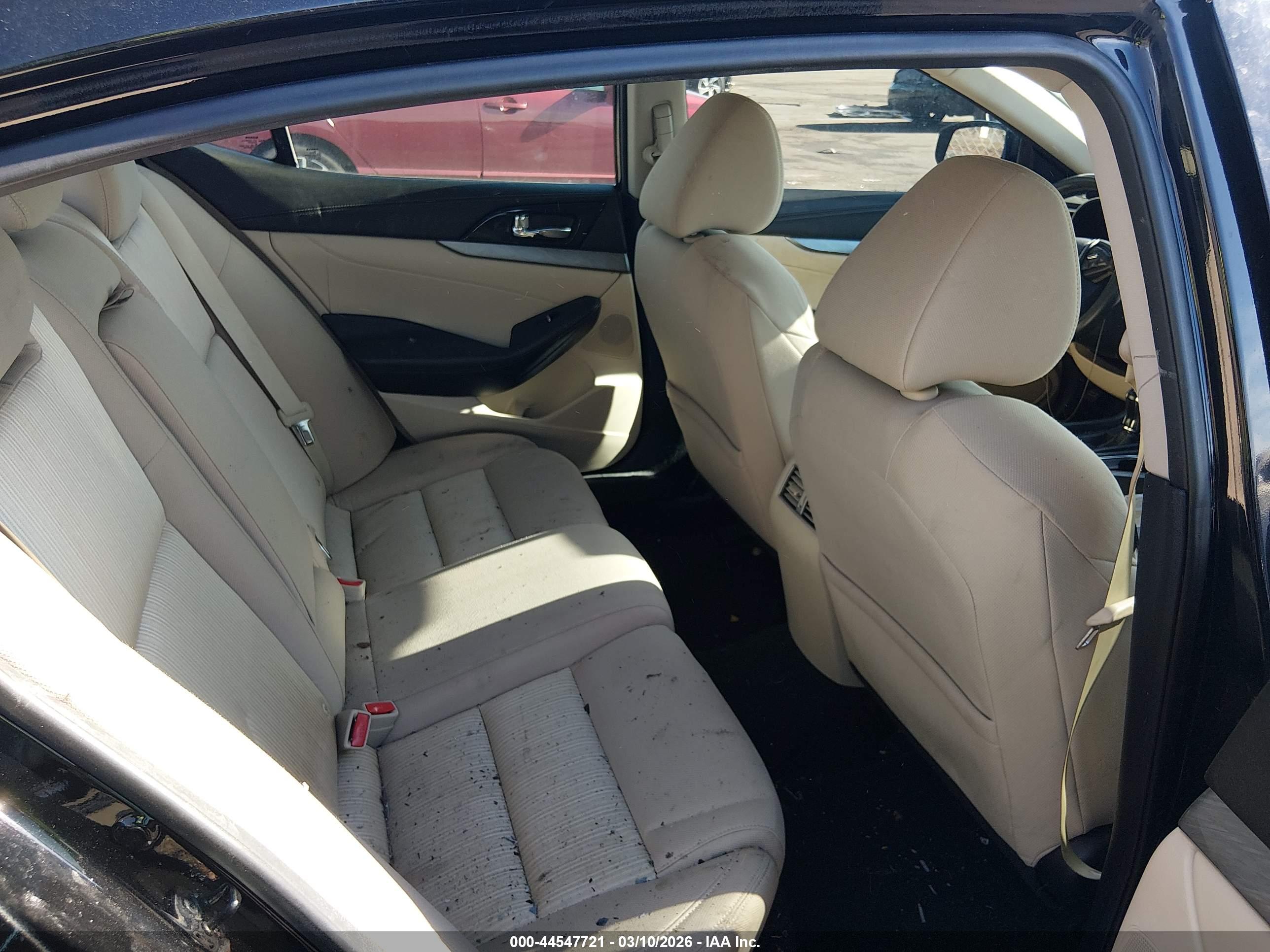 NISSAN MAXIMA image 8