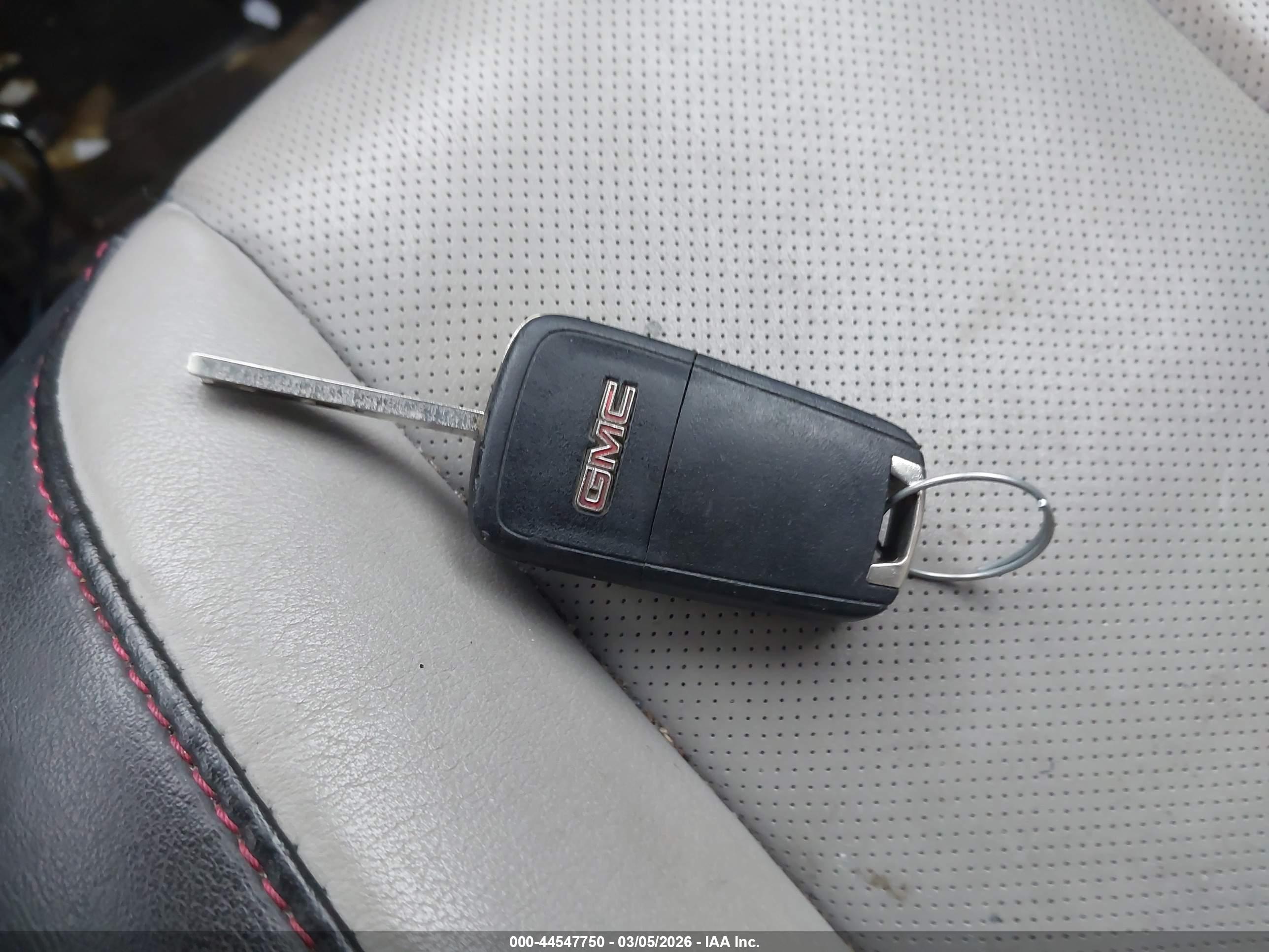 GMC TERRAIN image 11