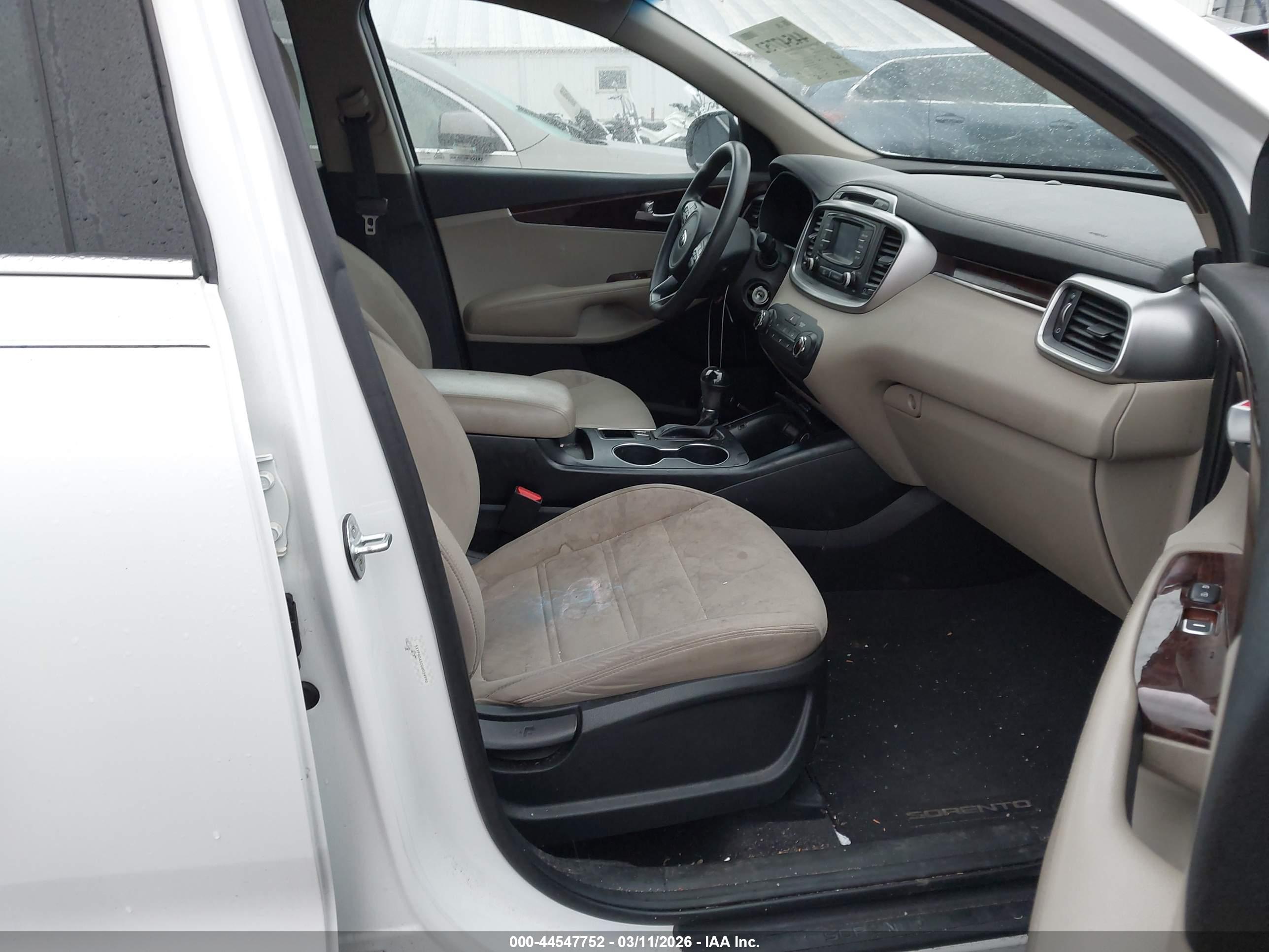 KIA SORENTO image 5