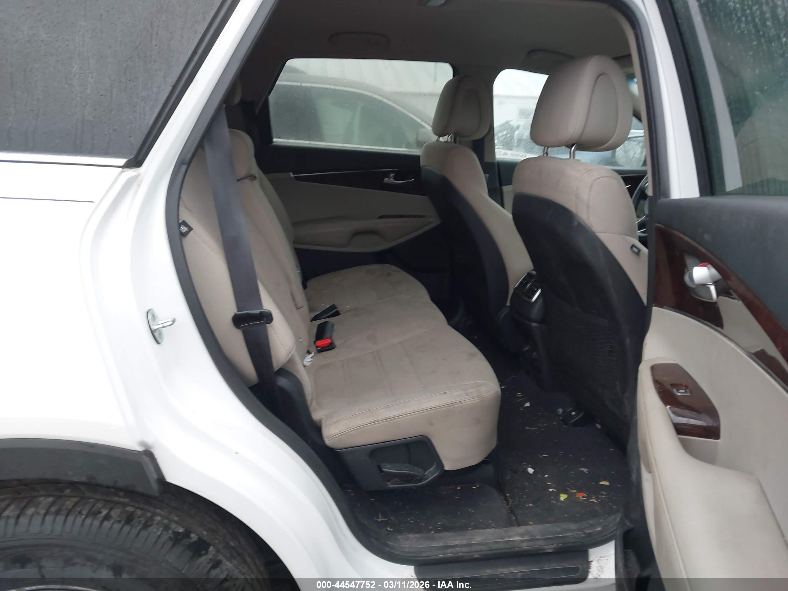 KIA SORENTO image 8