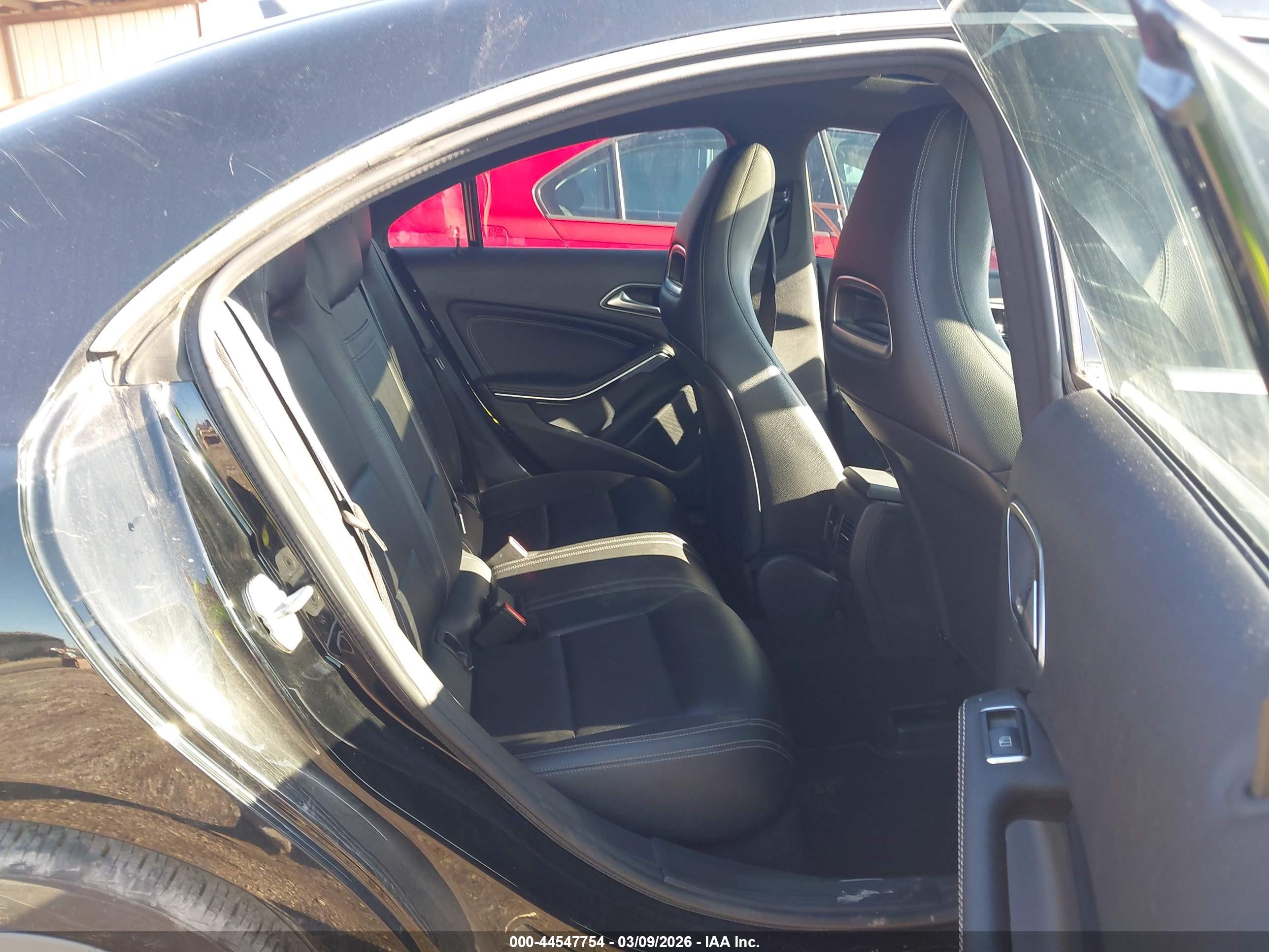 MERCEDES-BENZ CLA image 8