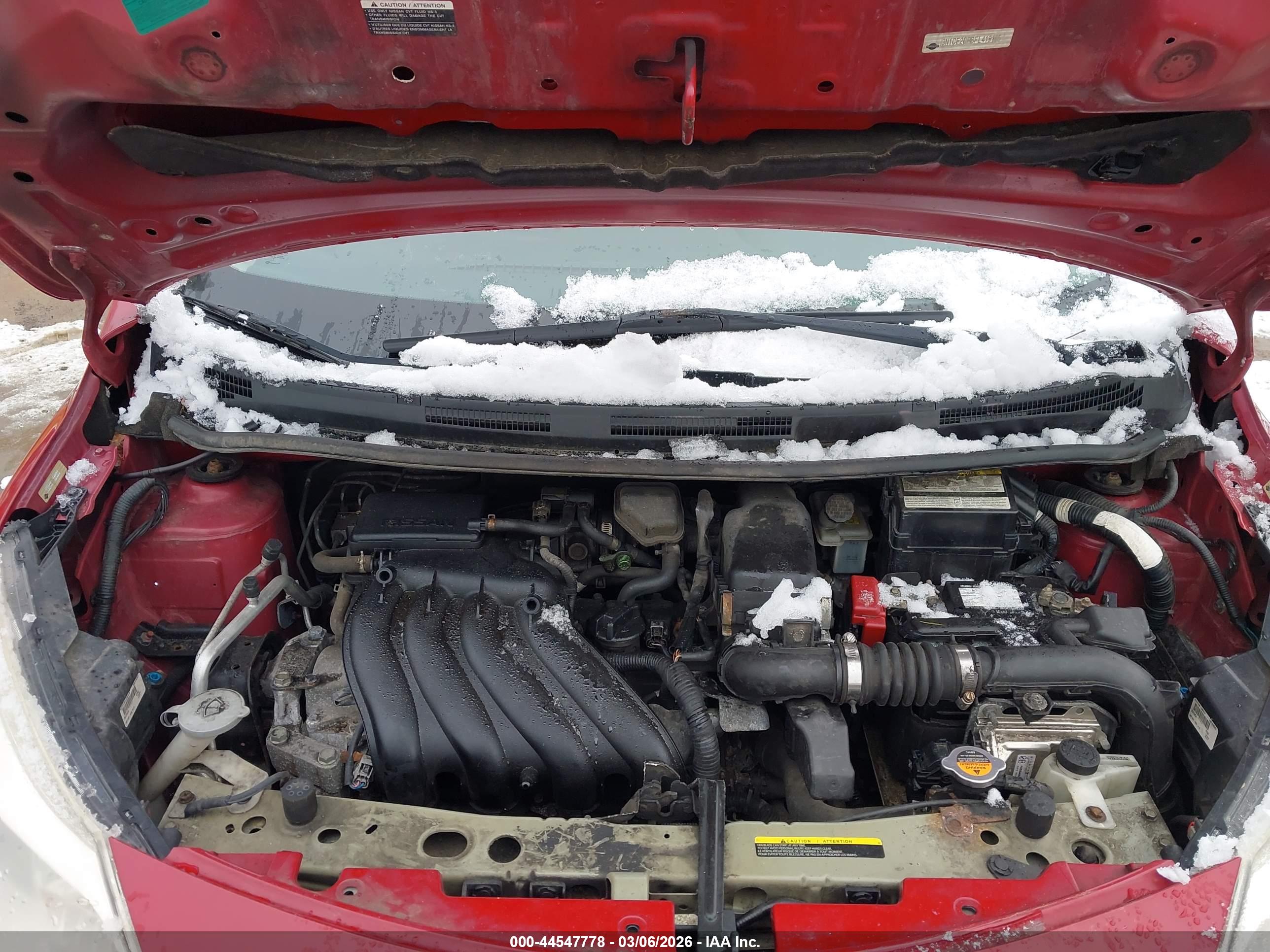 NISSAN VERSA image 10