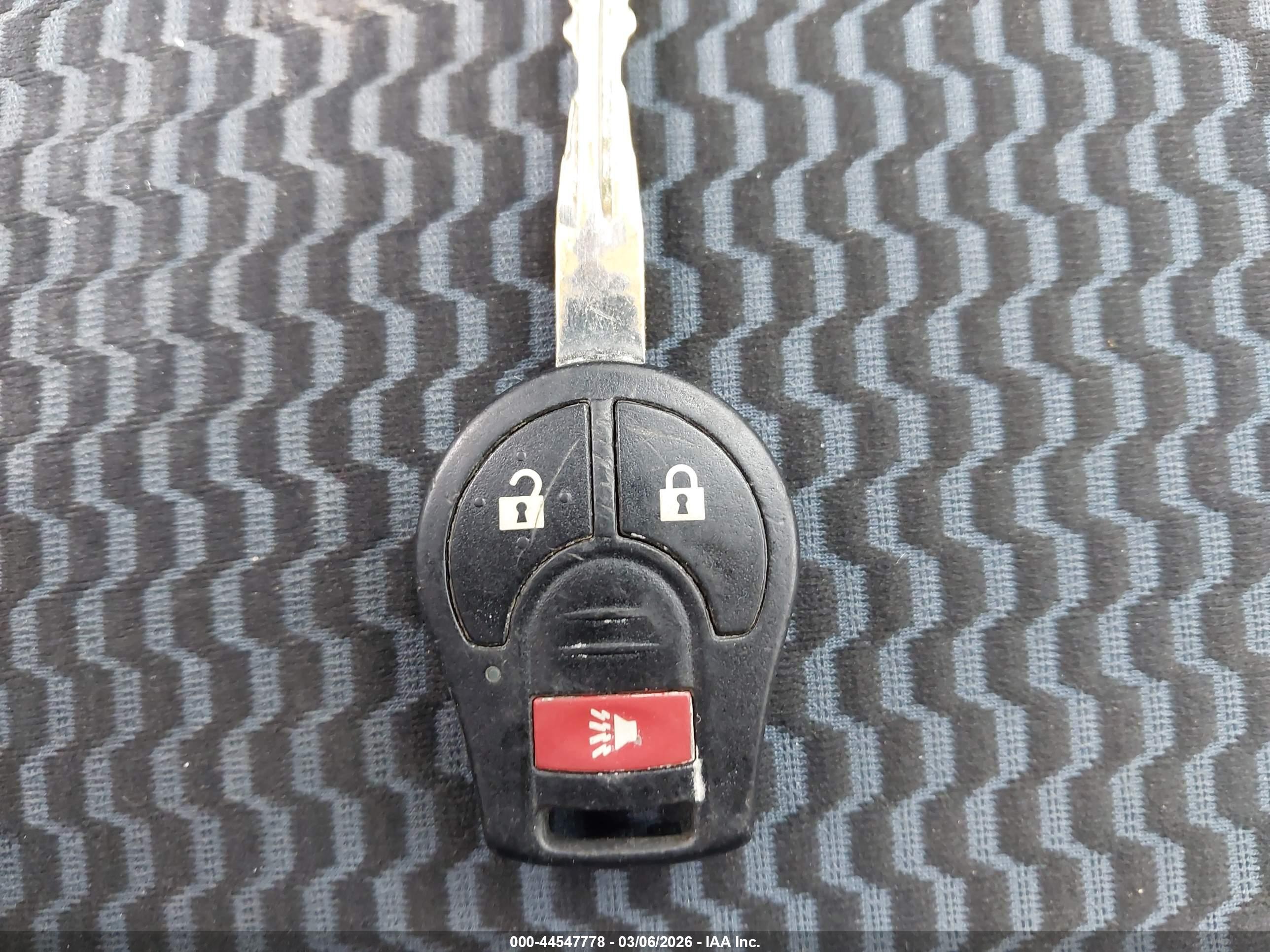 NISSAN VERSA image 11