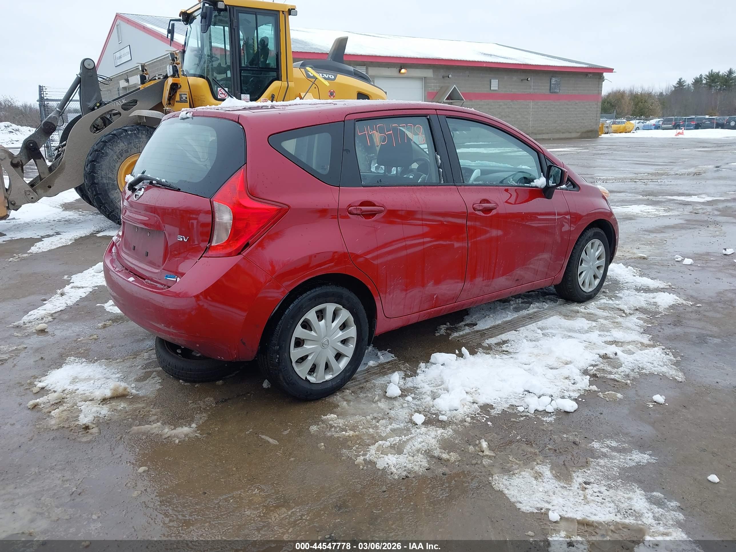 NISSAN VERSA image 4