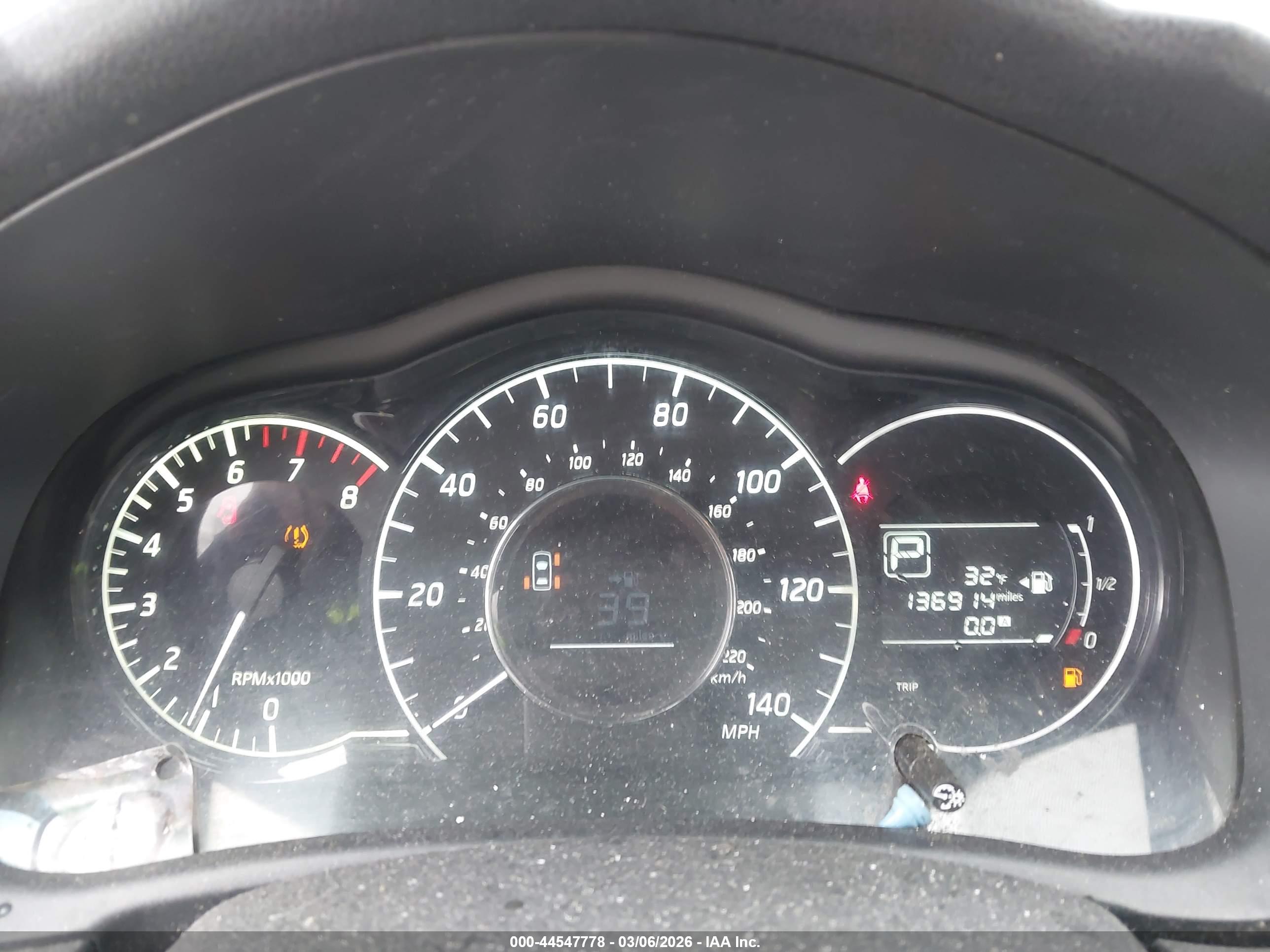NISSAN VERSA image 7