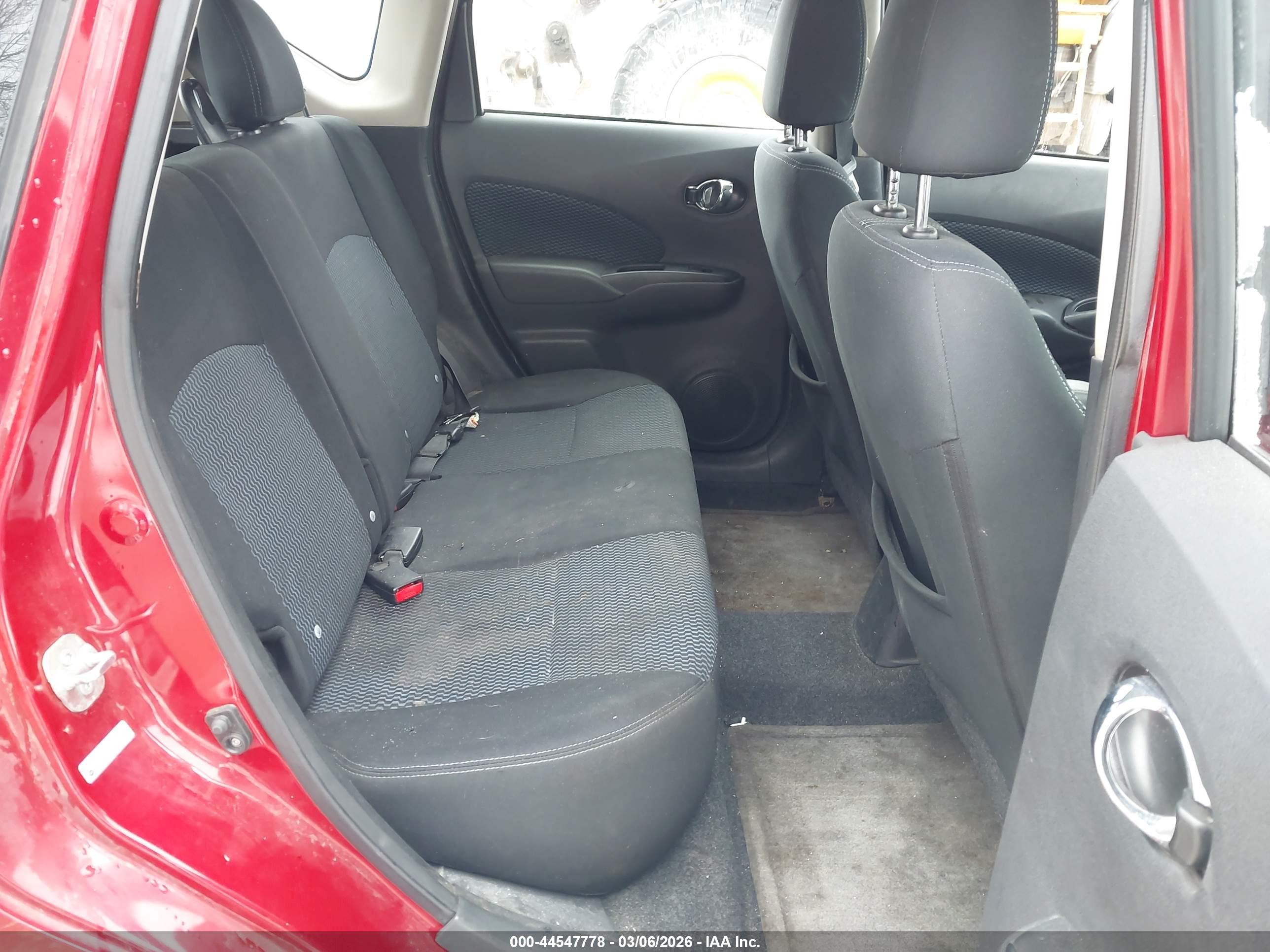 NISSAN VERSA image 8