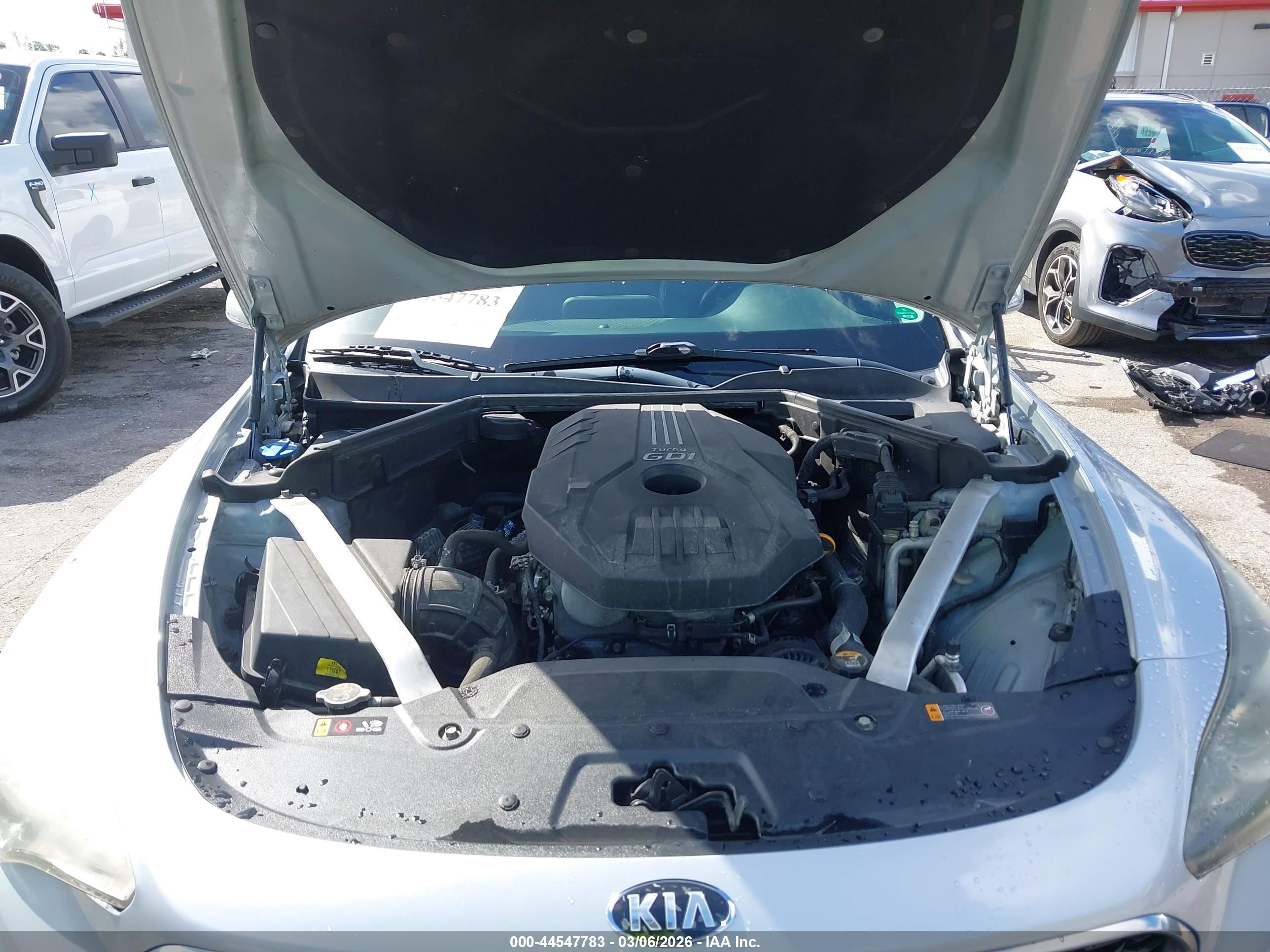KIA STINGER image 10