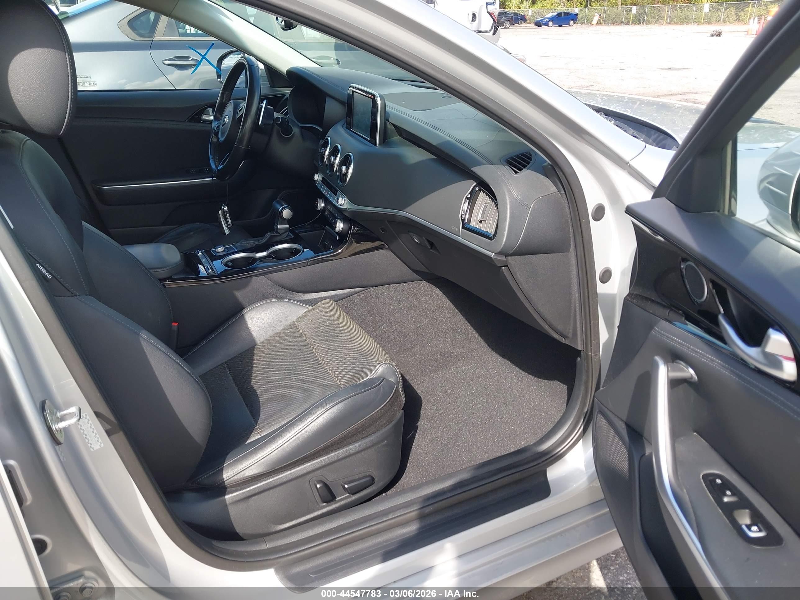 KIA STINGER image 5