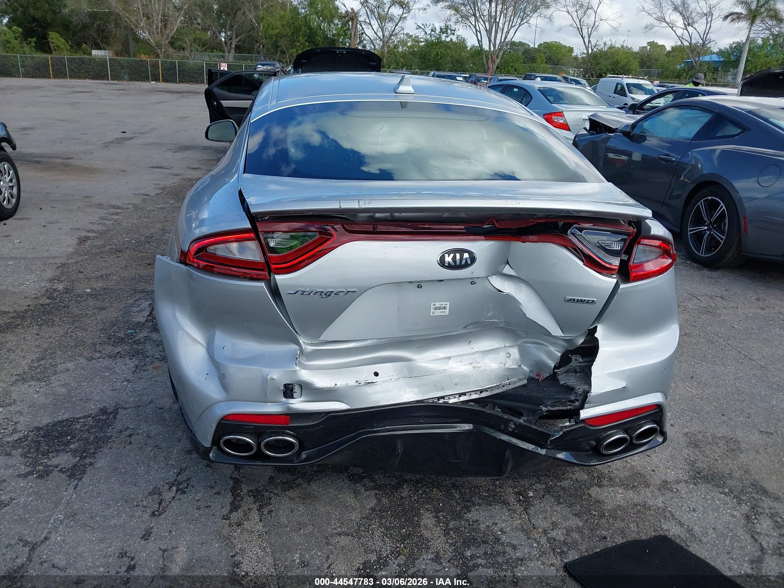 KIA STINGER image 6