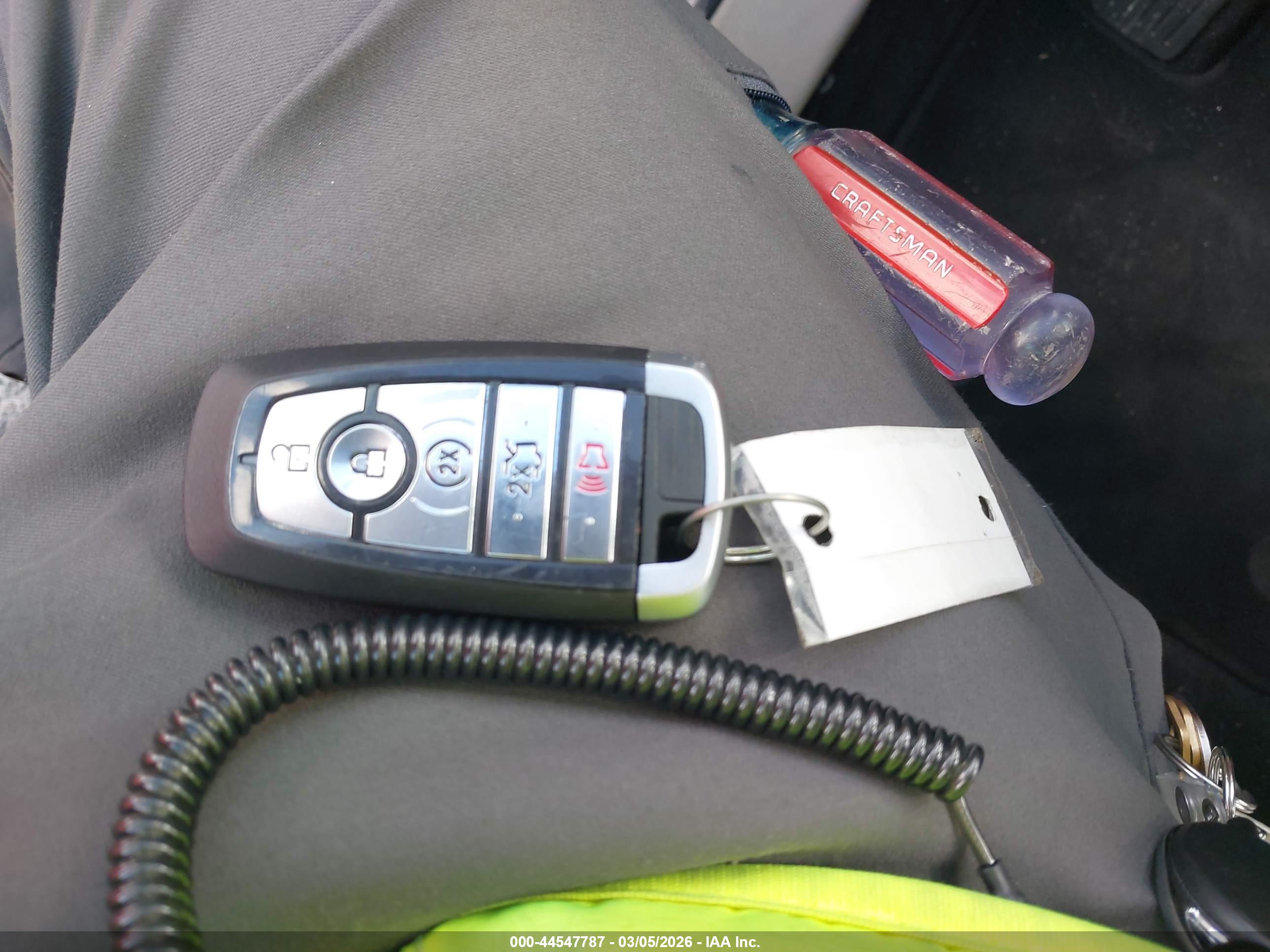 FORD FUSION image 11