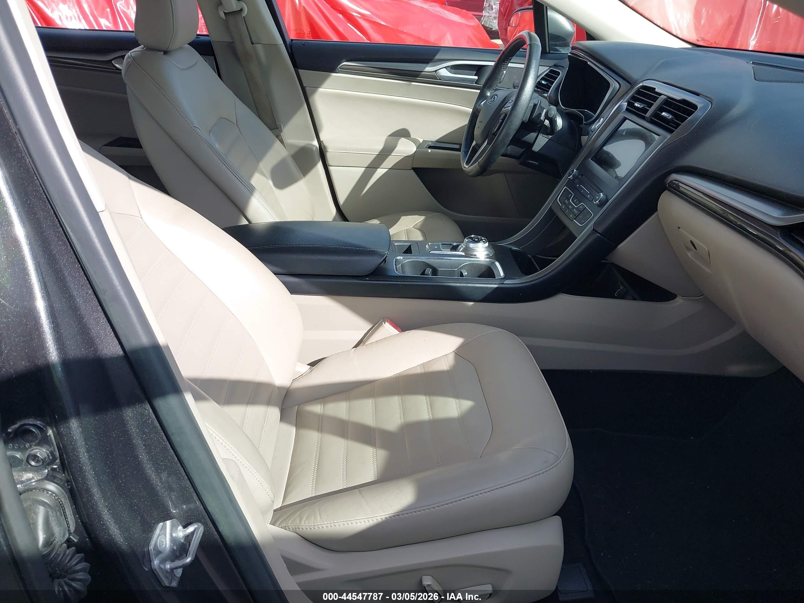 FORD FUSION image 5