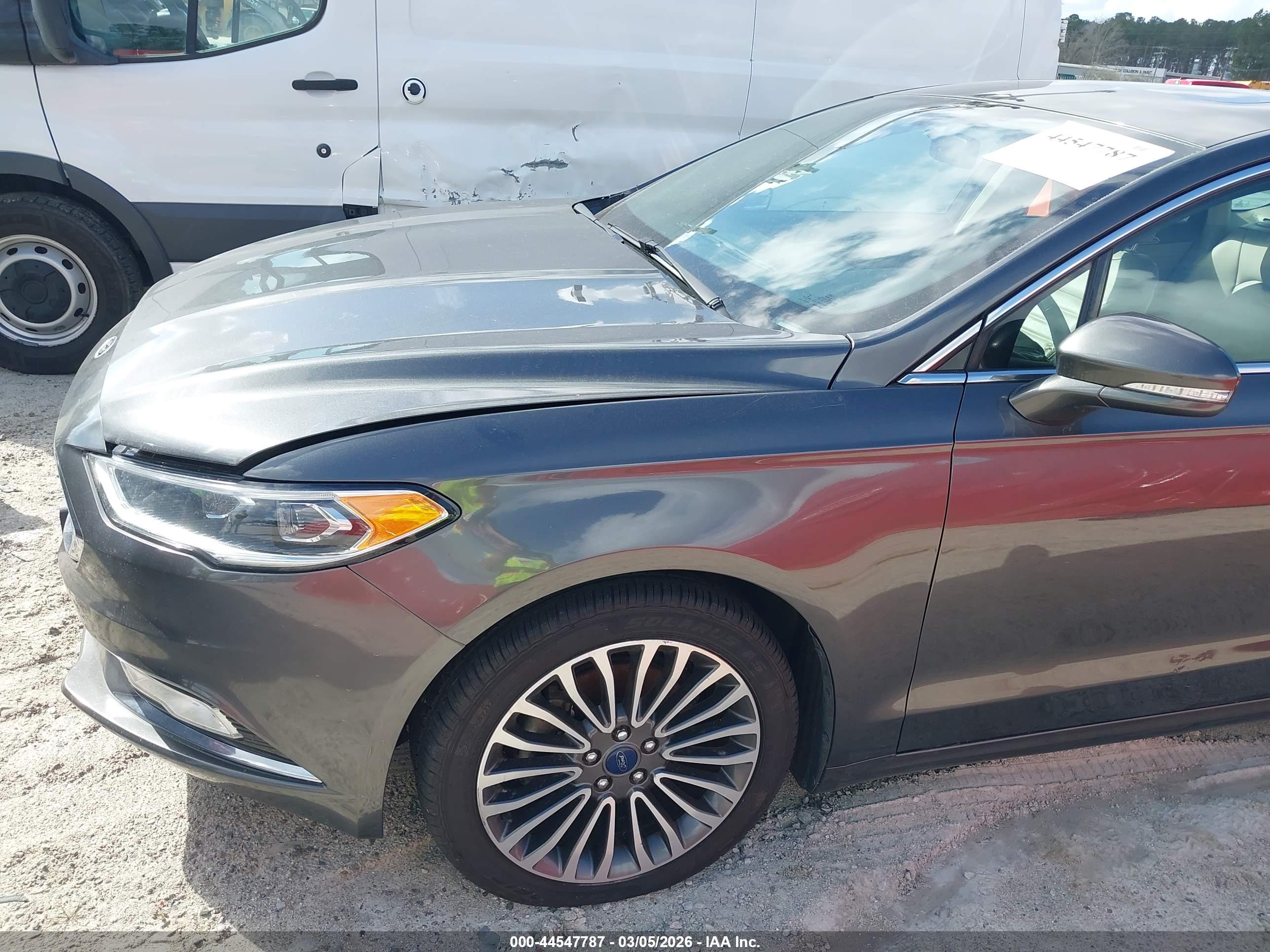 FORD FUSION image 6