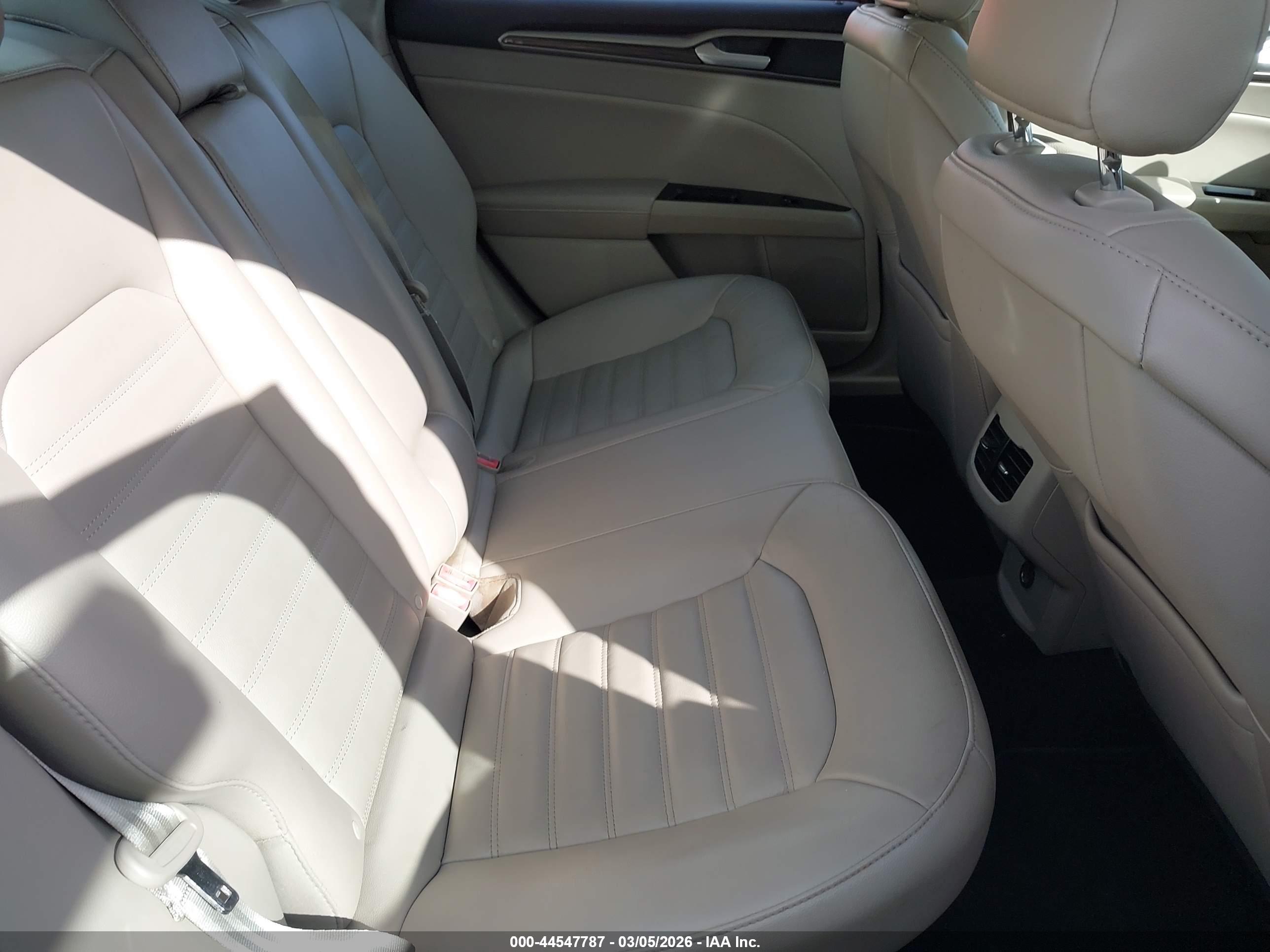 FORD FUSION image 8