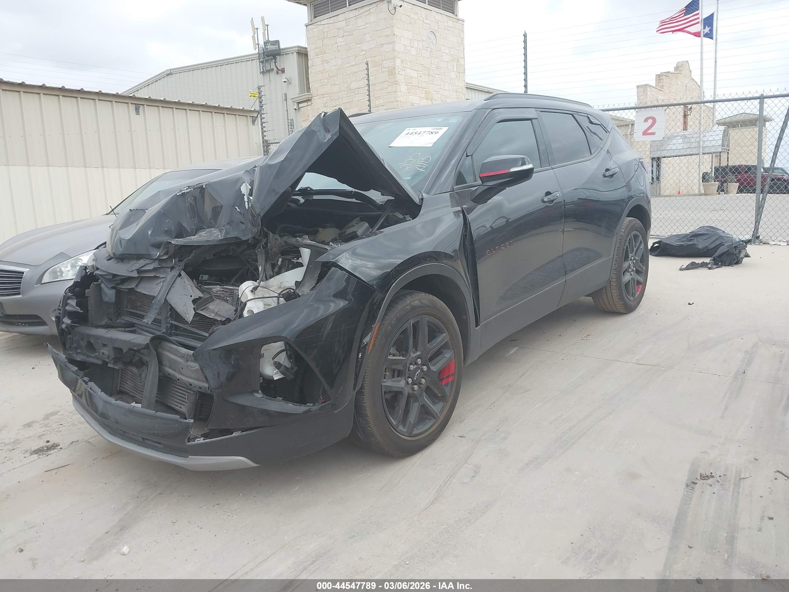 CHEVROLET BLAZER image 2