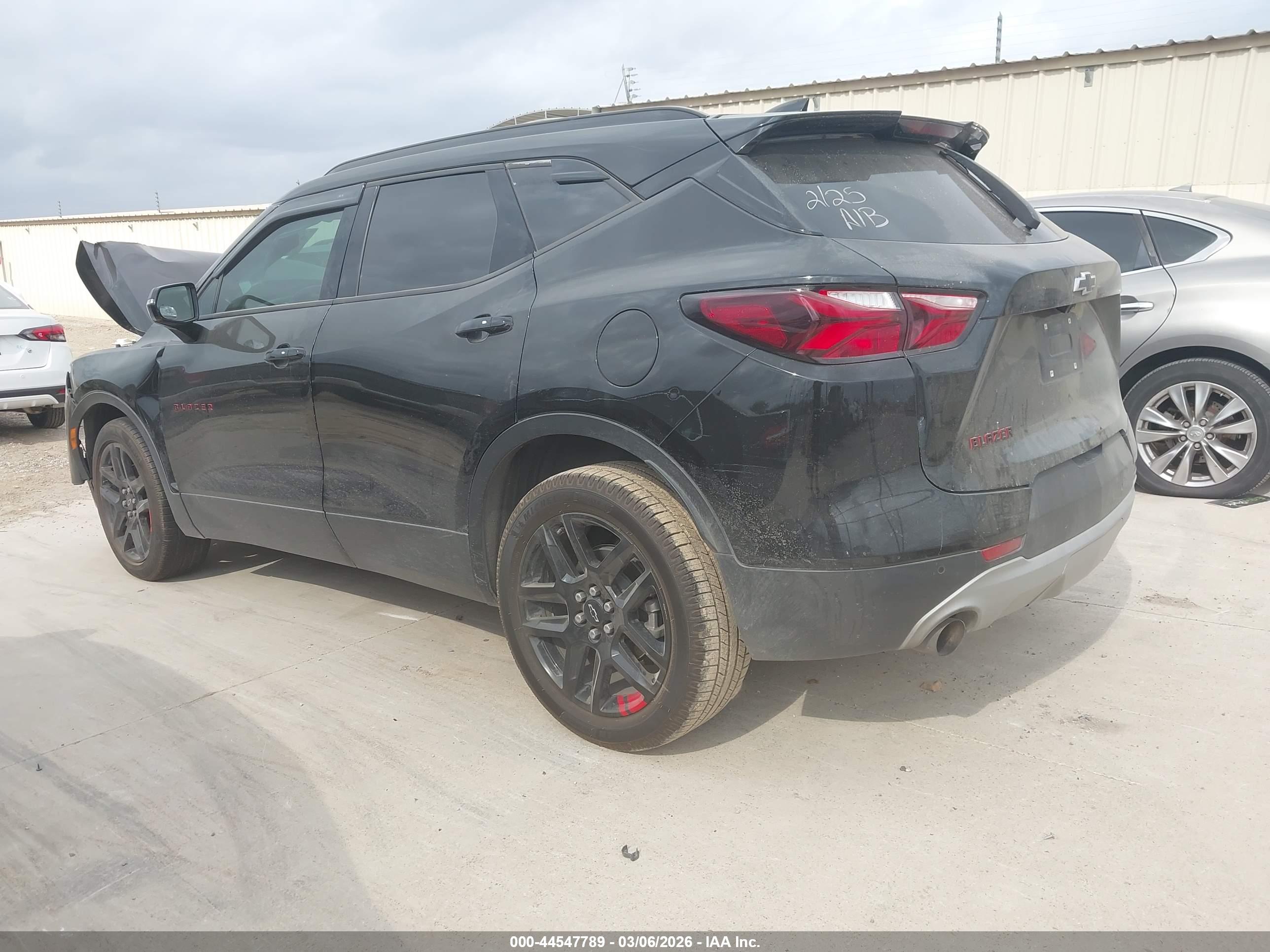 CHEVROLET BLAZER image 3