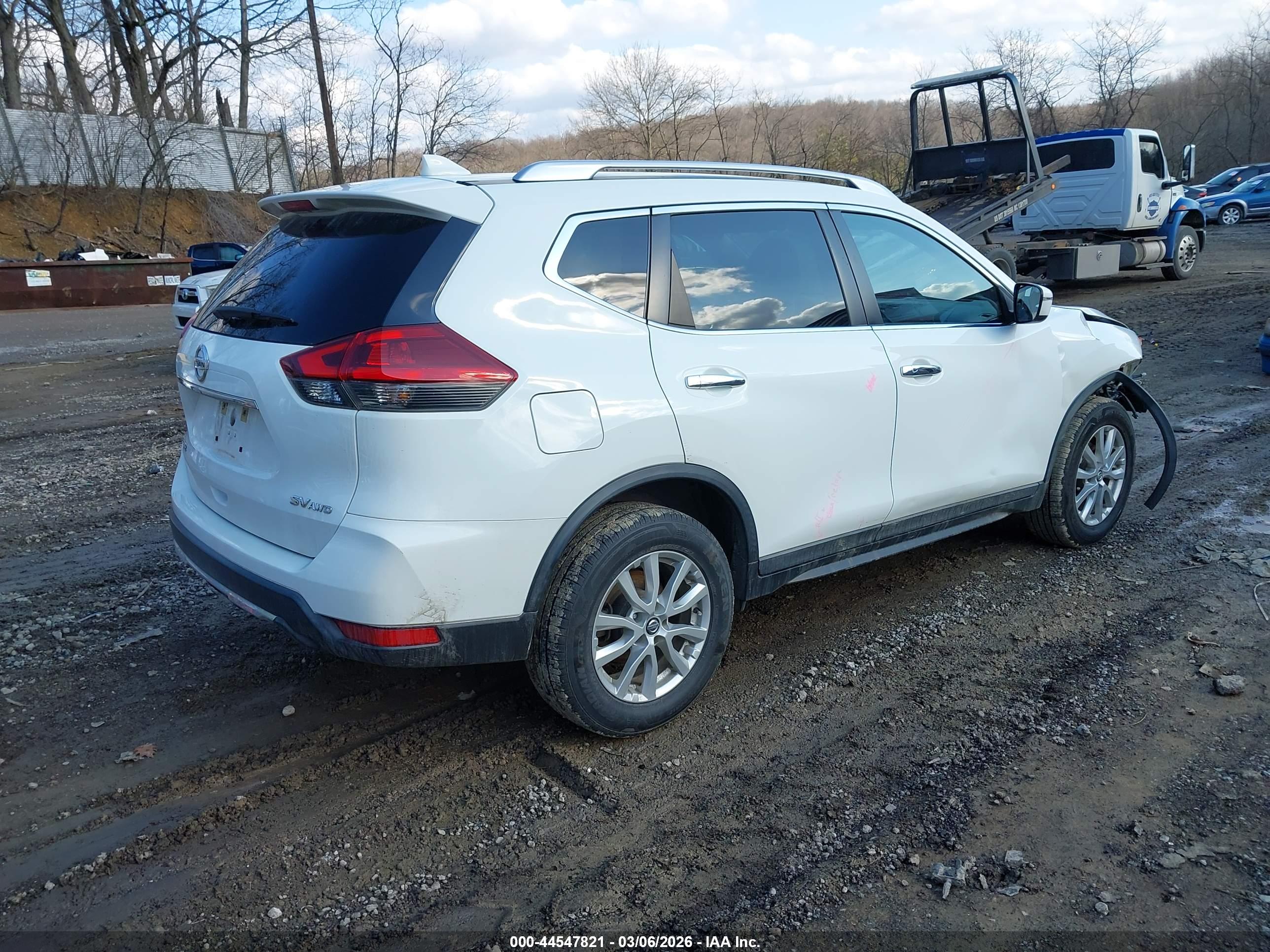 NISSAN ROGUE image 4