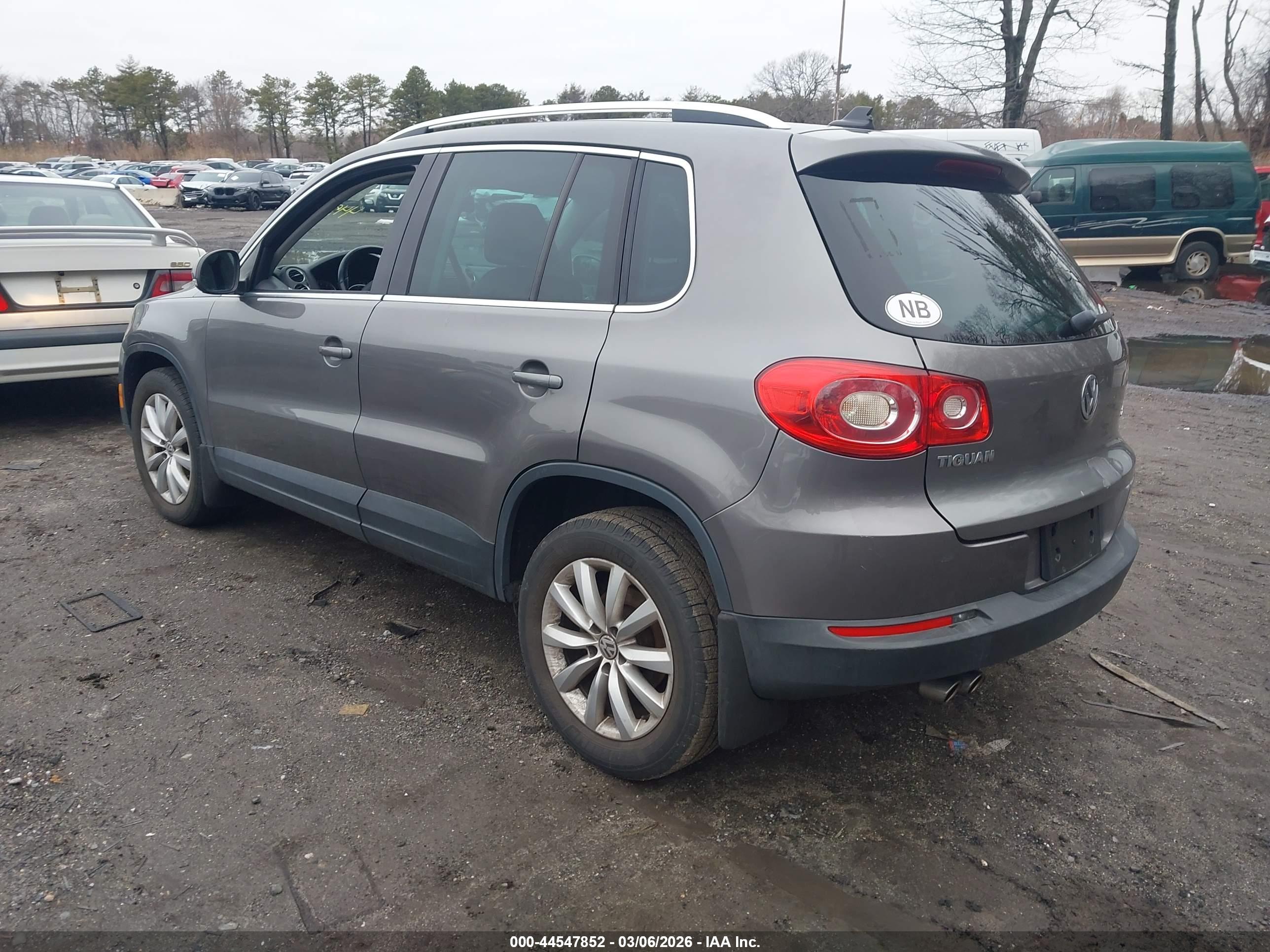 VOLKSWAGEN TIGUAN image 3