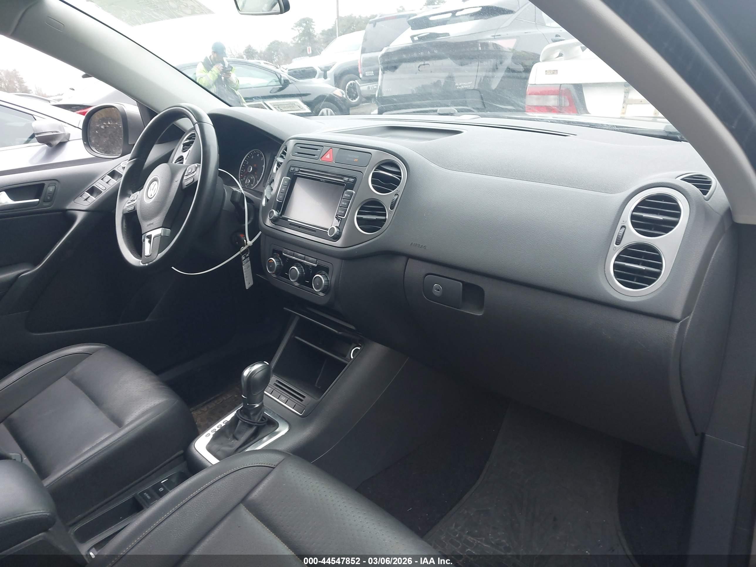 VOLKSWAGEN TIGUAN image 5
