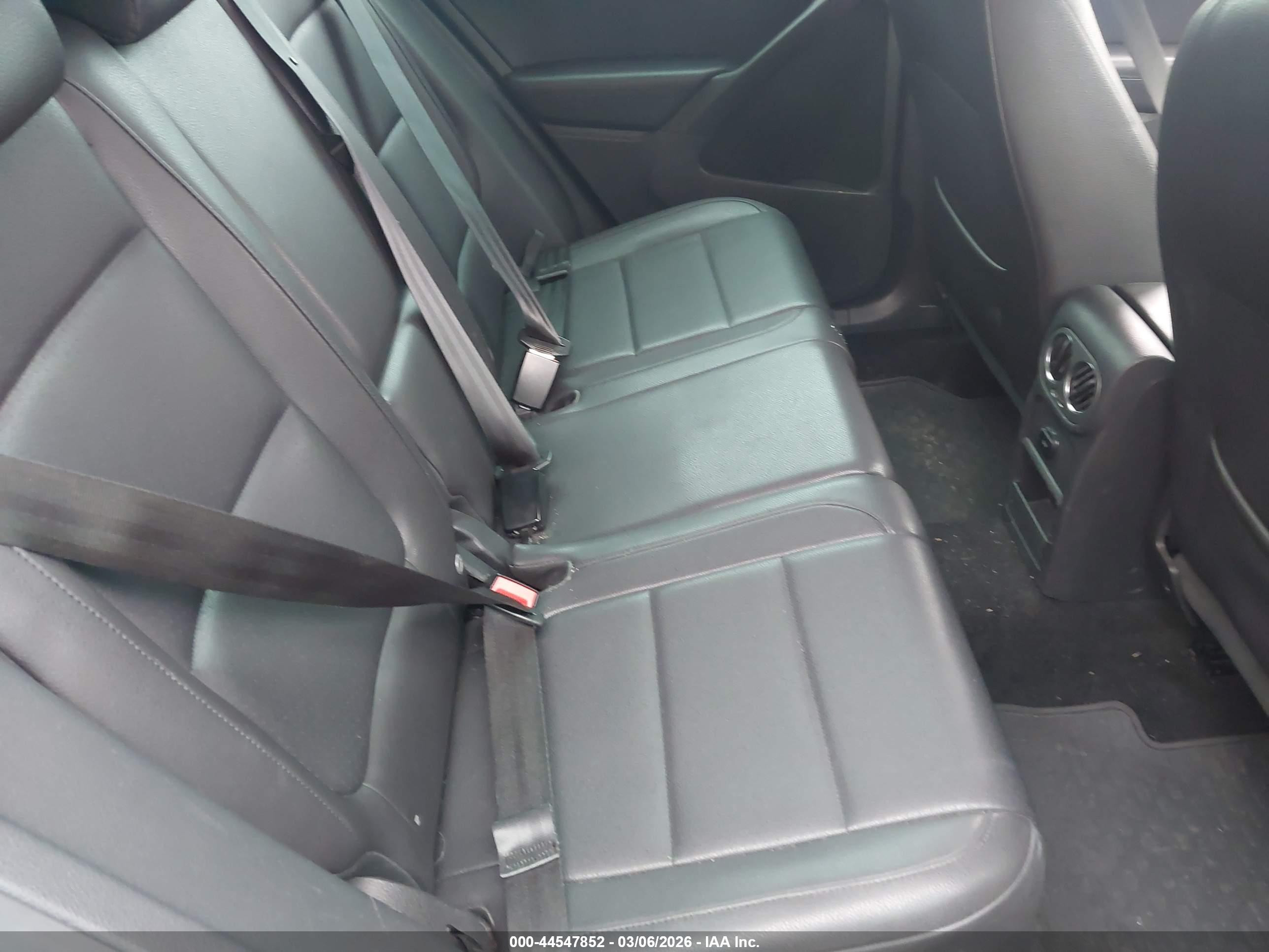 VOLKSWAGEN TIGUAN image 8