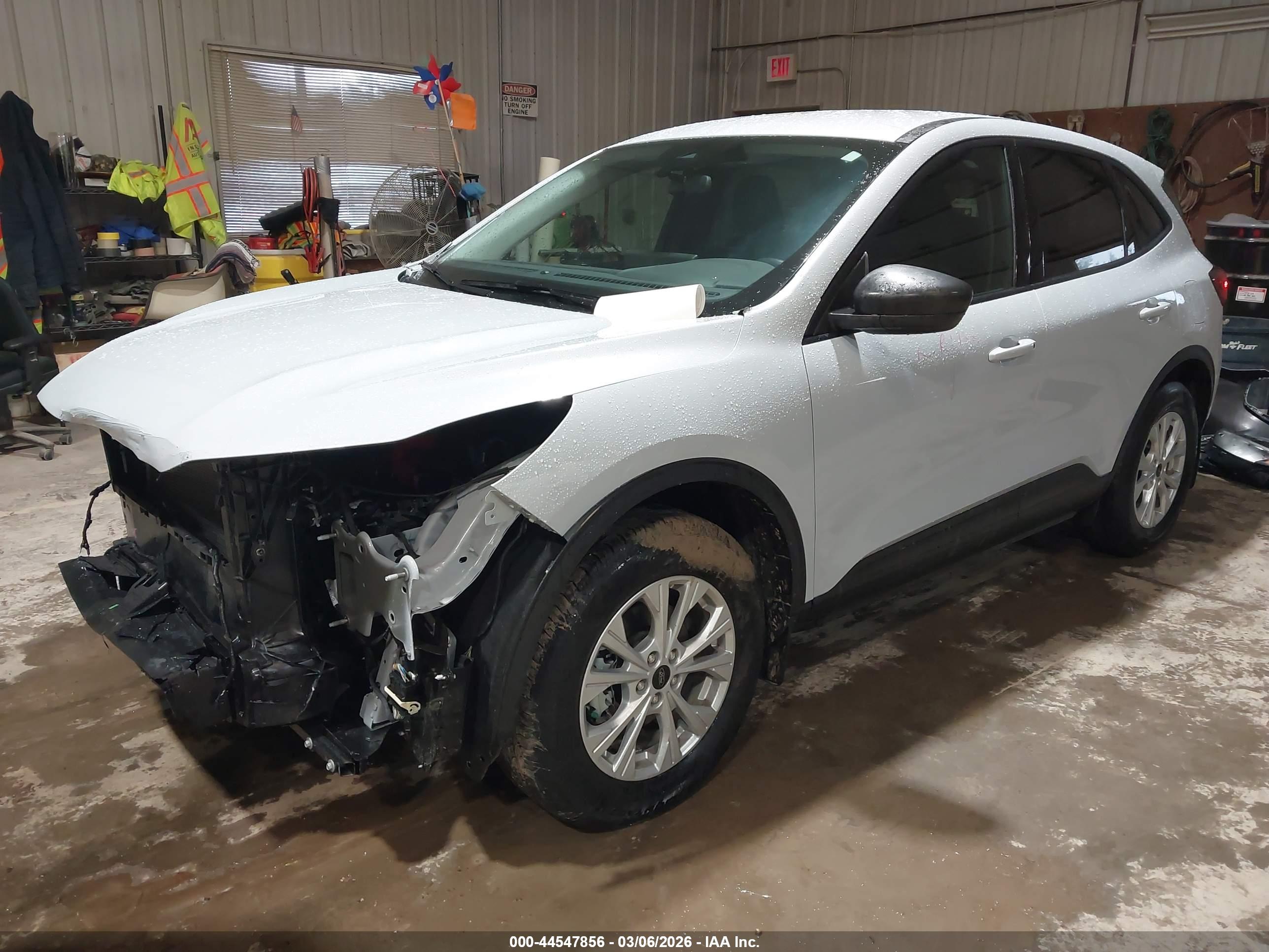 FORD ESCAPE image 2