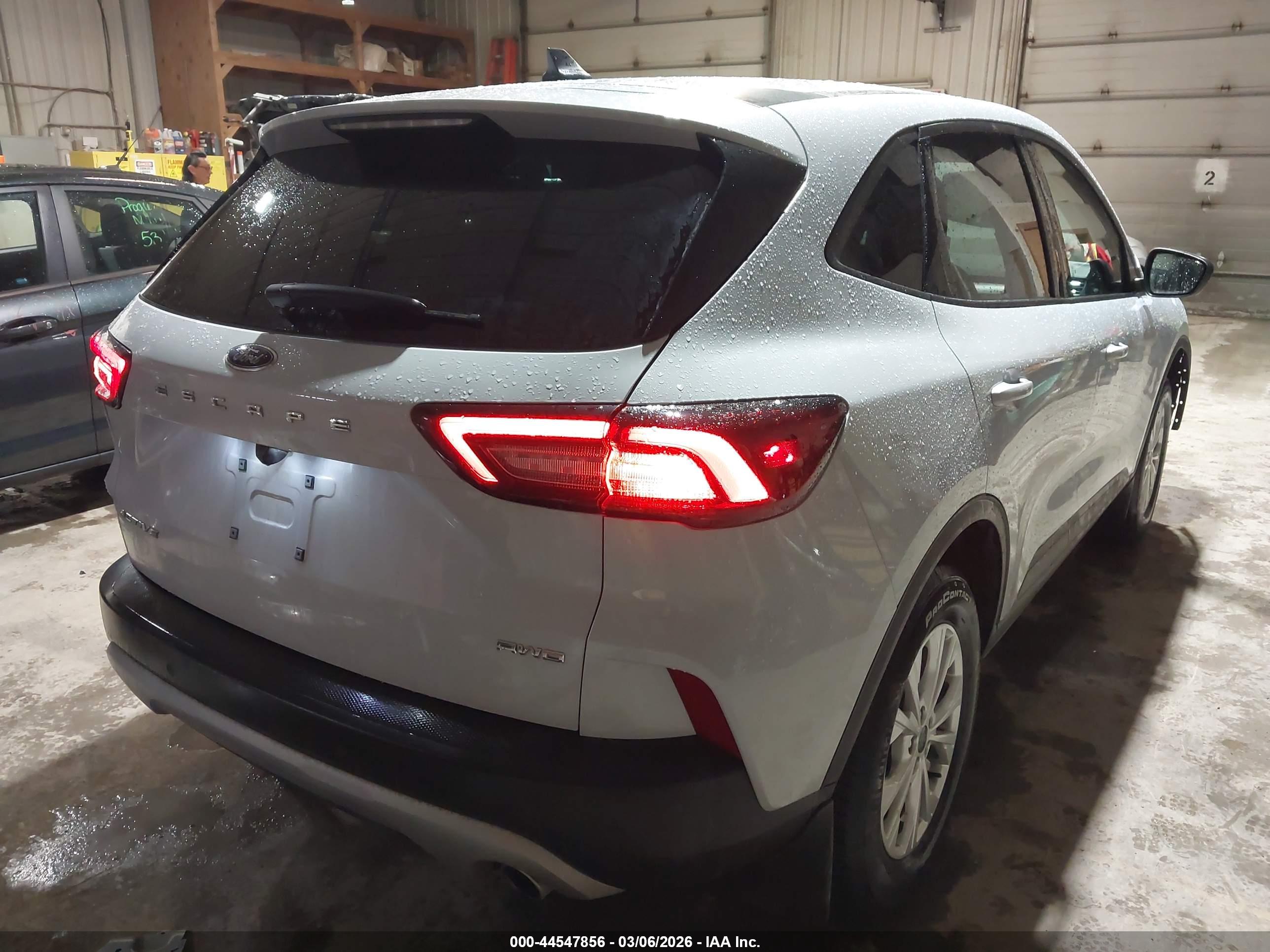 FORD ESCAPE image 4