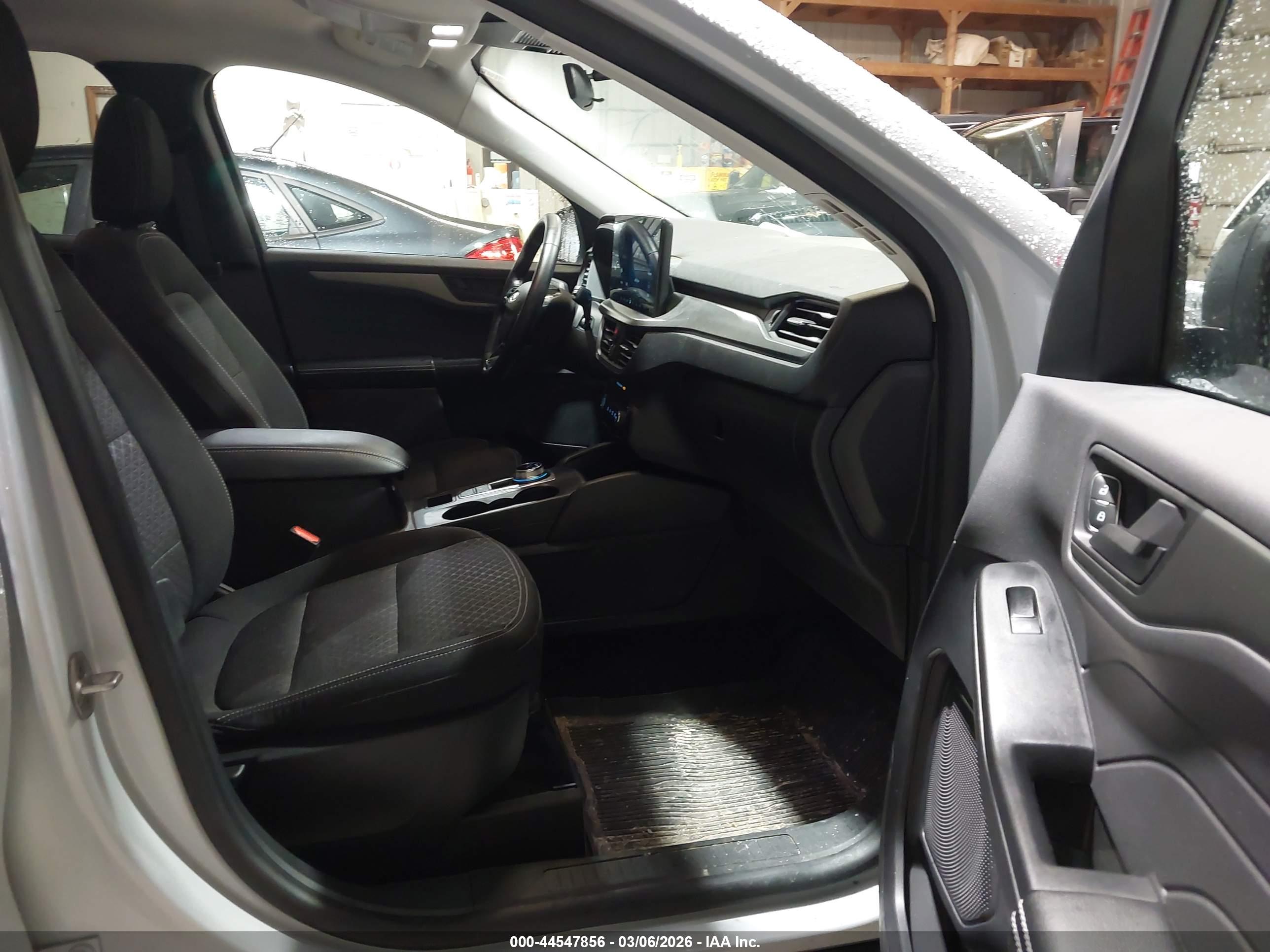 FORD ESCAPE image 5