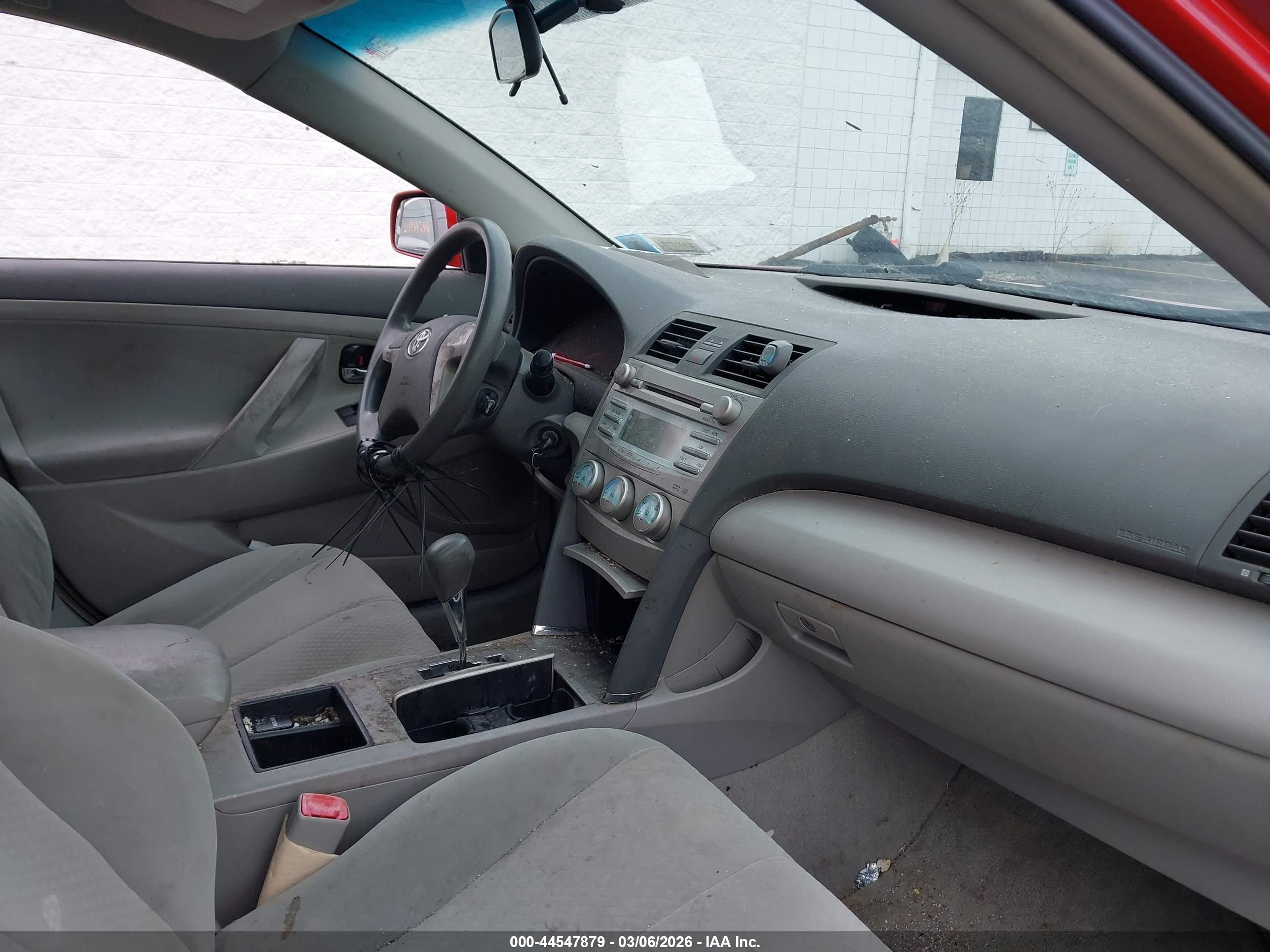 TOYOTA CAMRY image 5