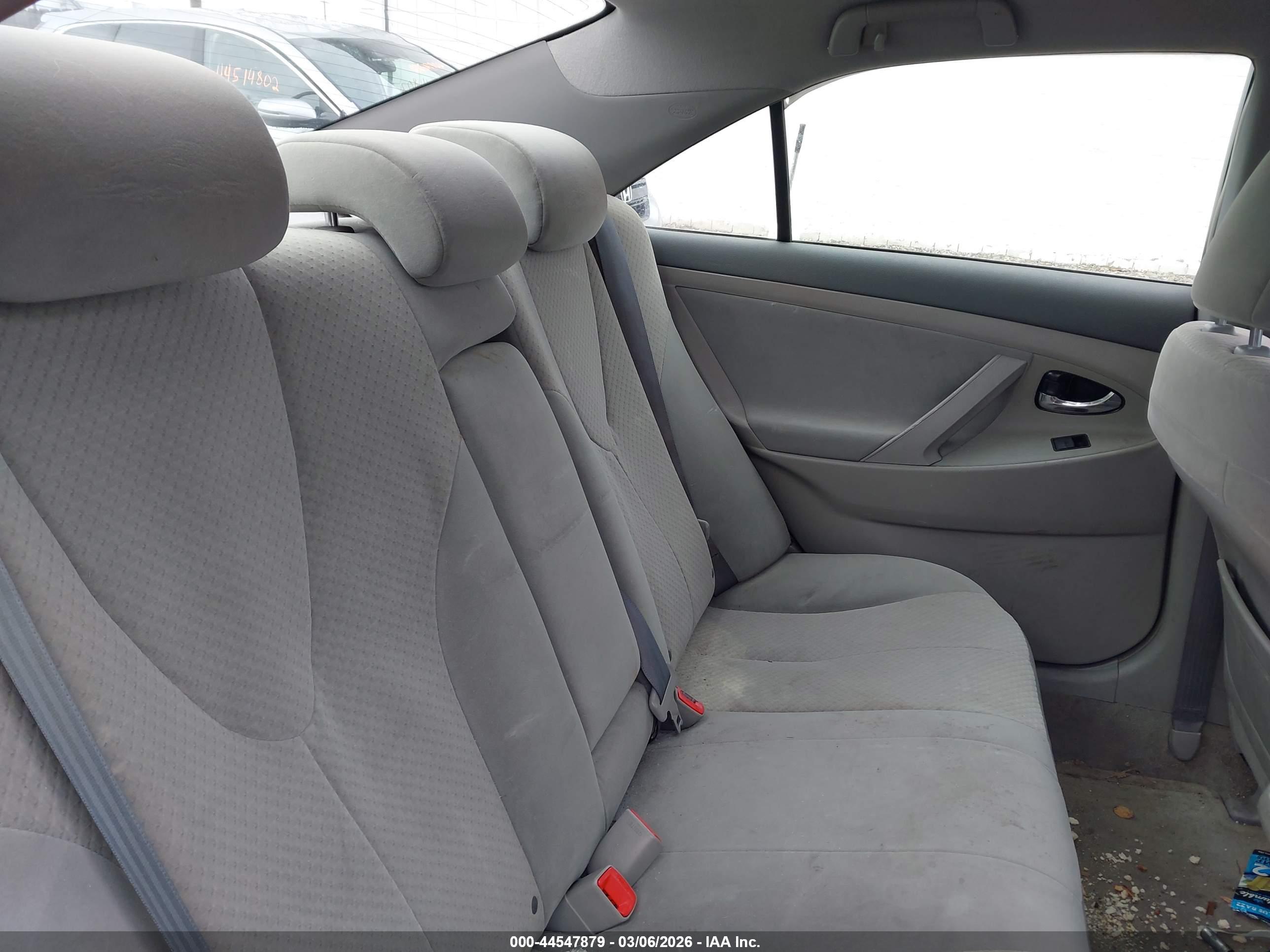 TOYOTA CAMRY image 8