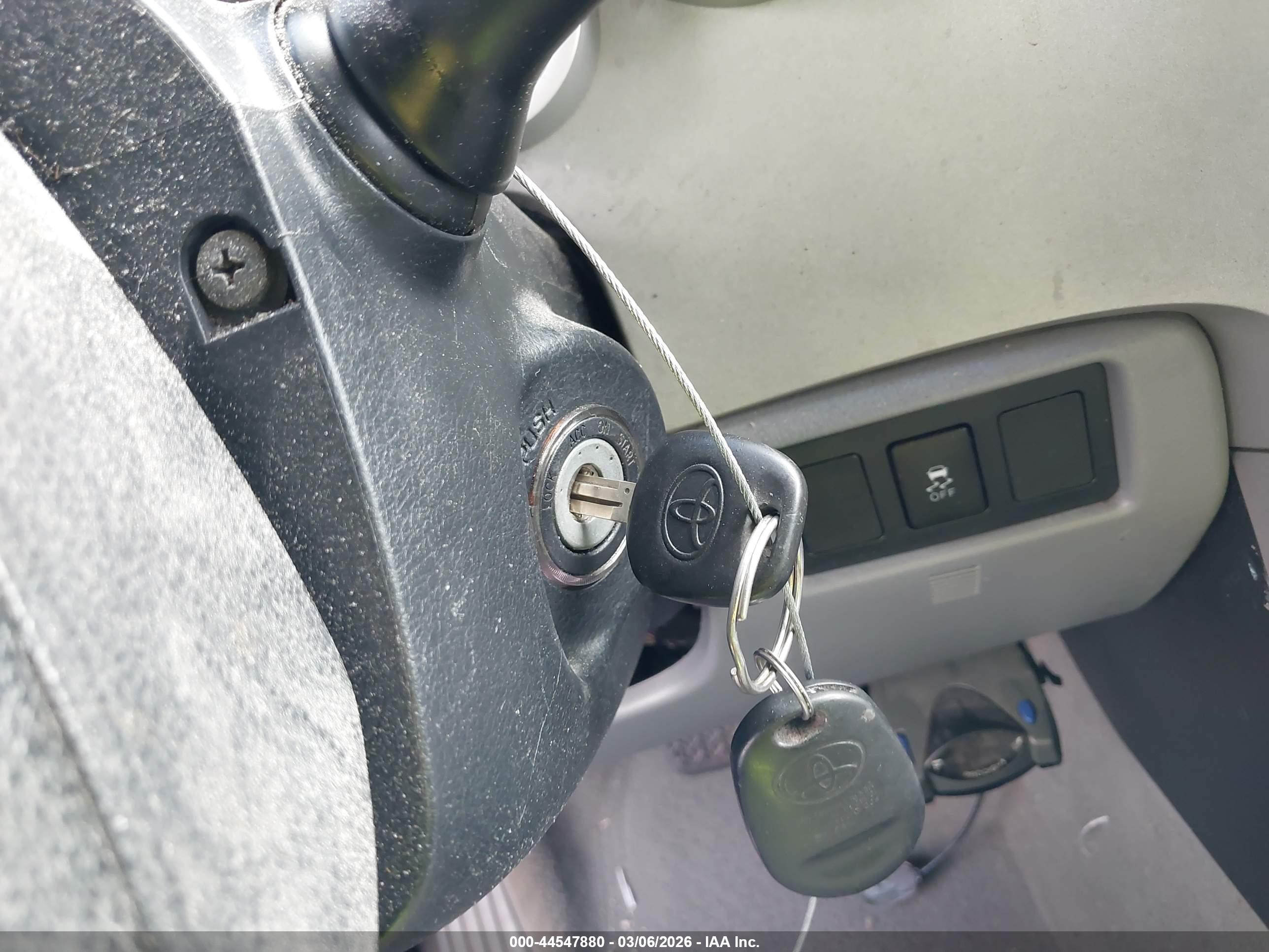 TOYOTA TUNDRA image 11
