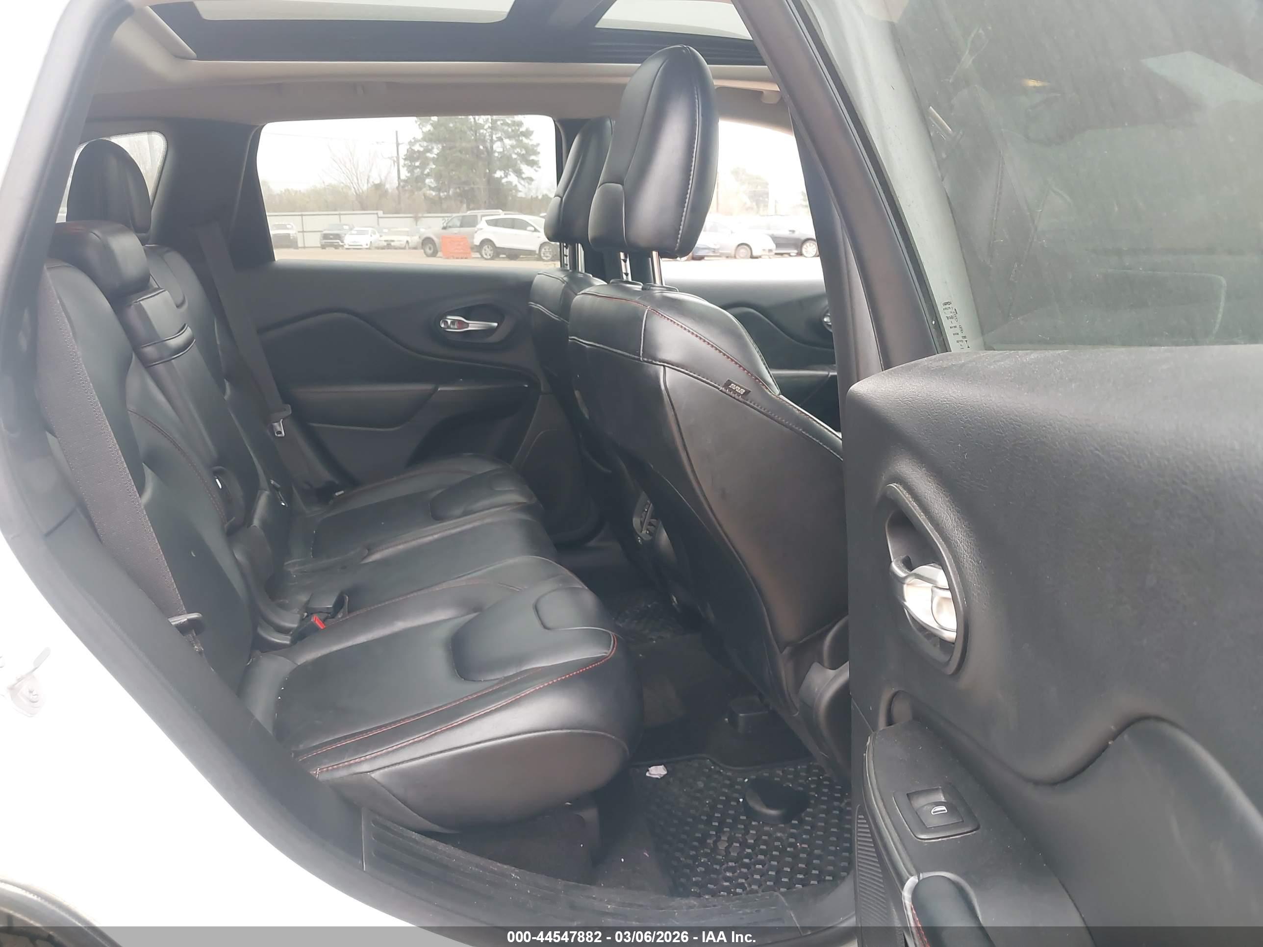JEEP CHEROKEE image 8