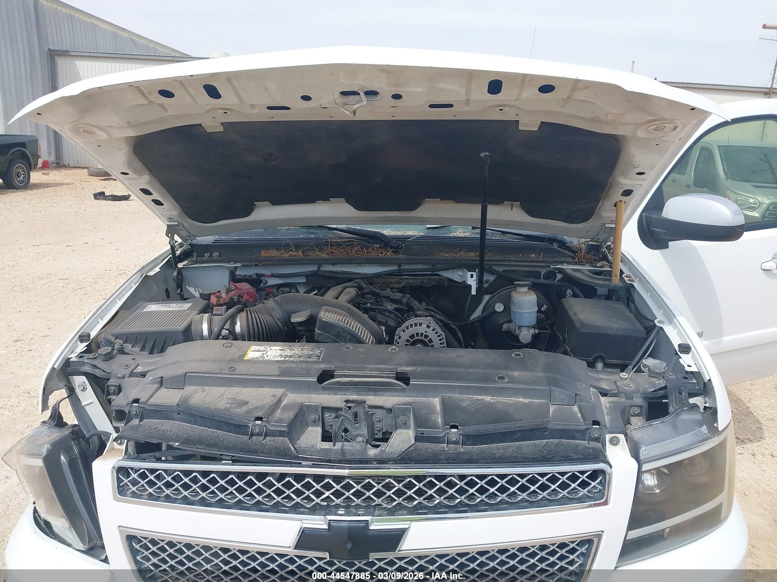 CHEVROLET SUBURBAN image 10