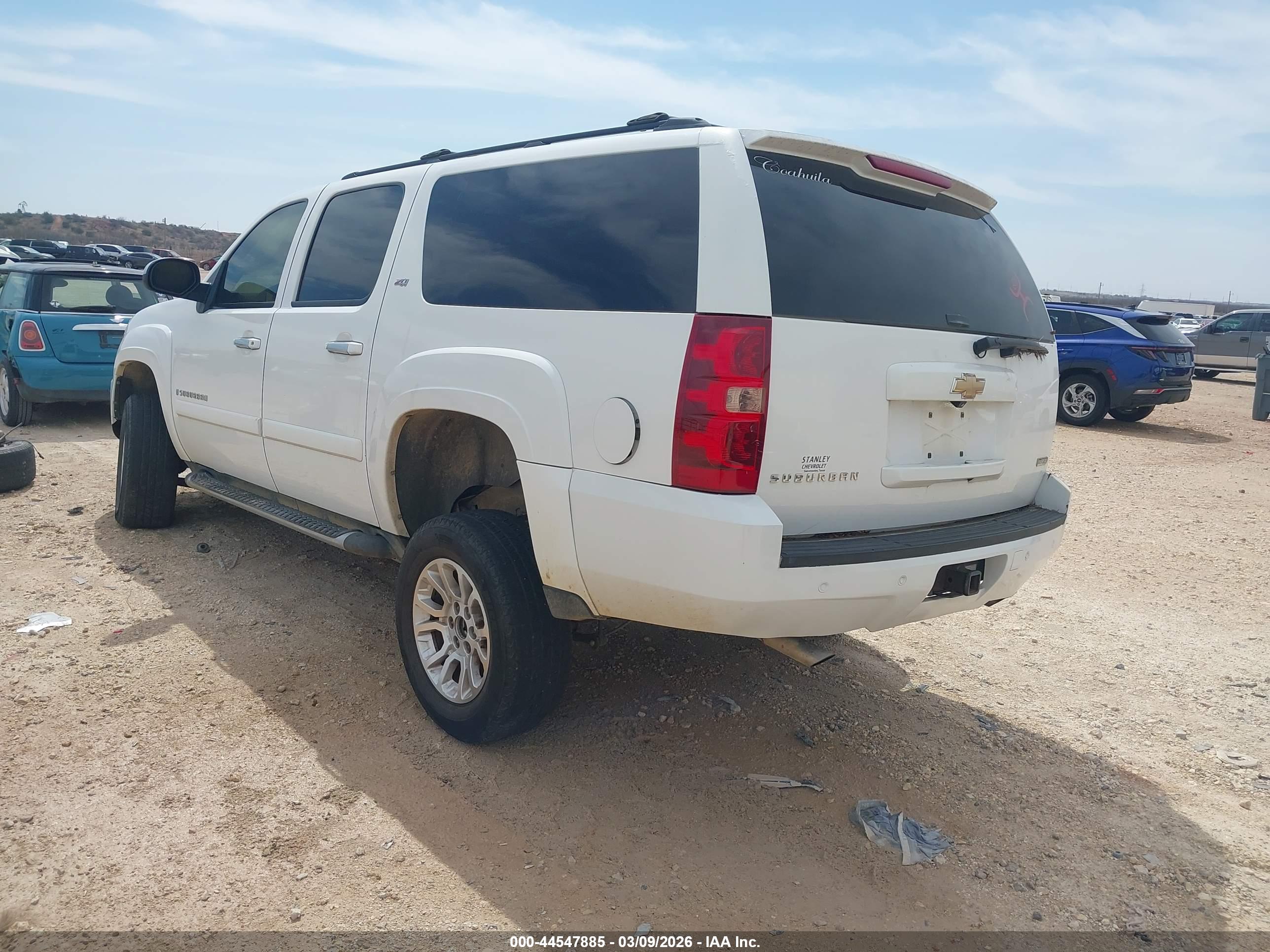 CHEVROLET SUBURBAN image 3