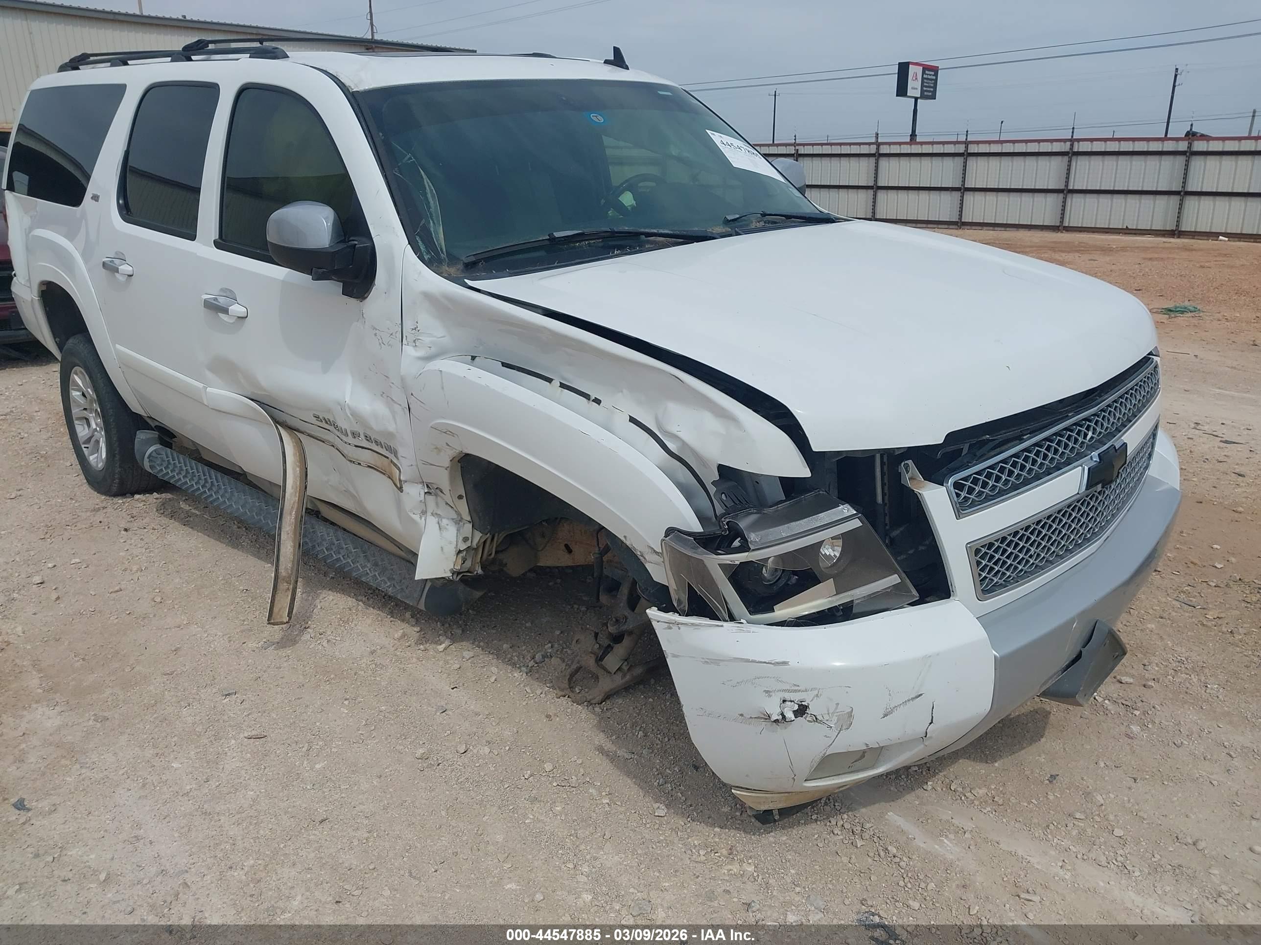 CHEVROLET SUBURBAN image 6