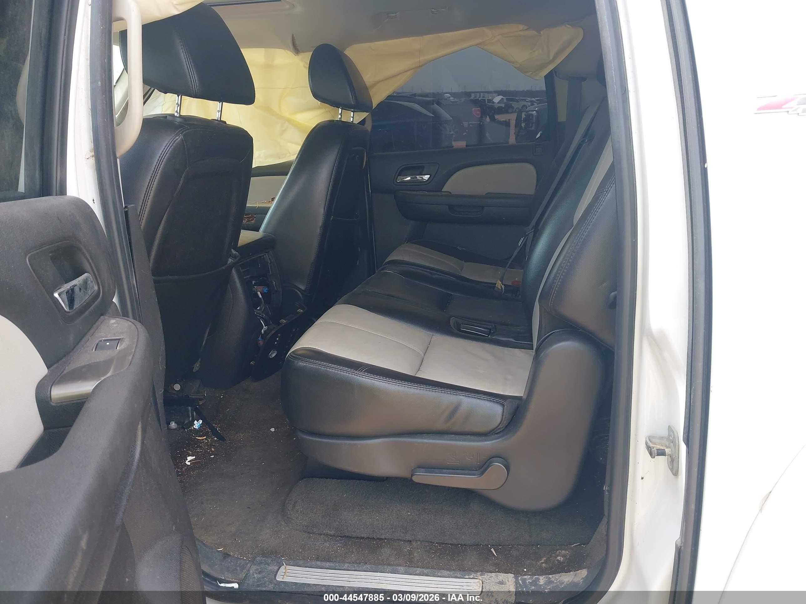 CHEVROLET SUBURBAN image 8