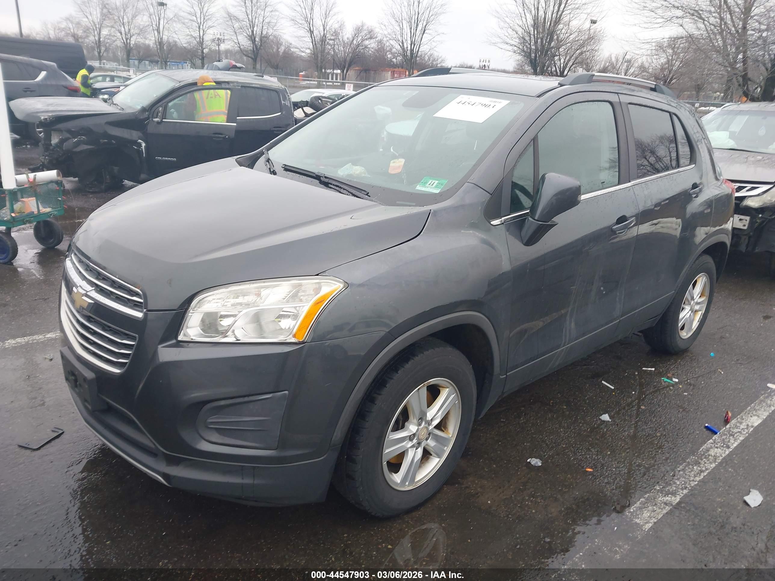 CHEVROLET TRAX image 2