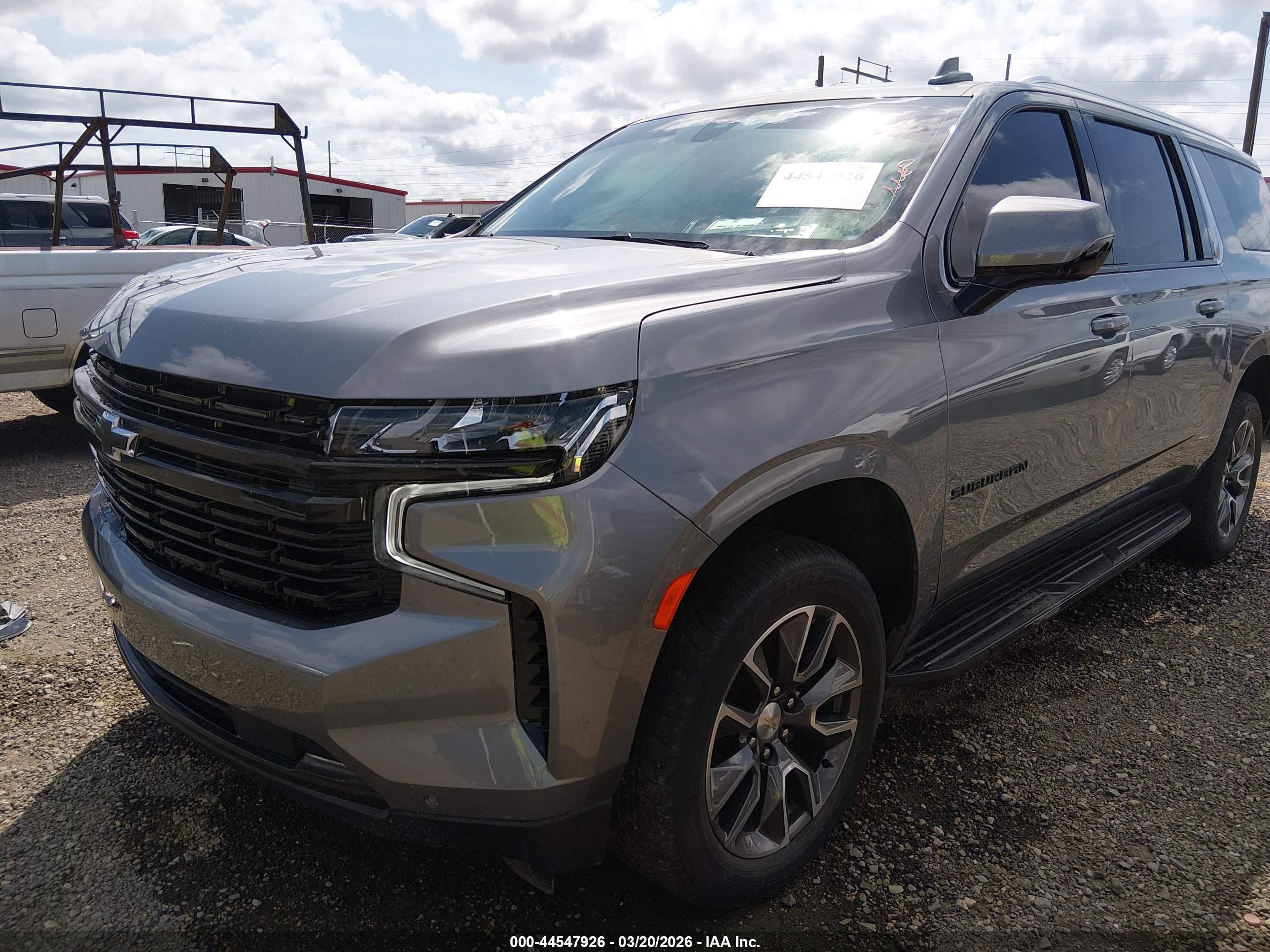 CHEVROLET SUBURBAN image 2