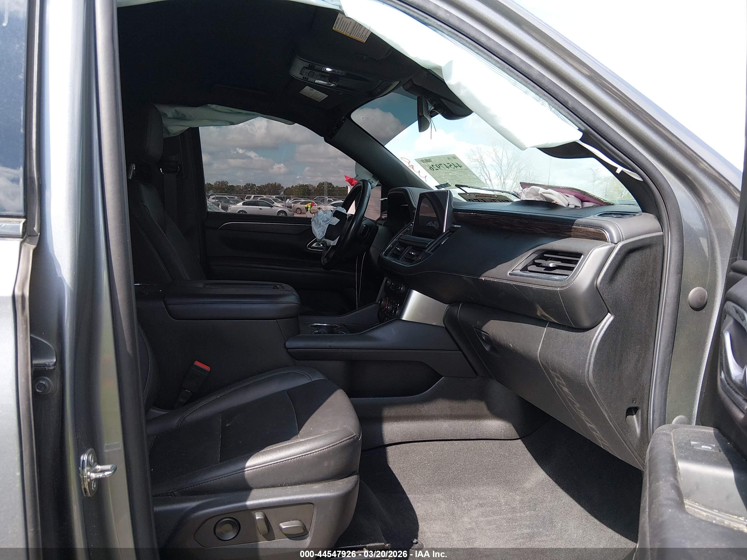 CHEVROLET SUBURBAN image 5