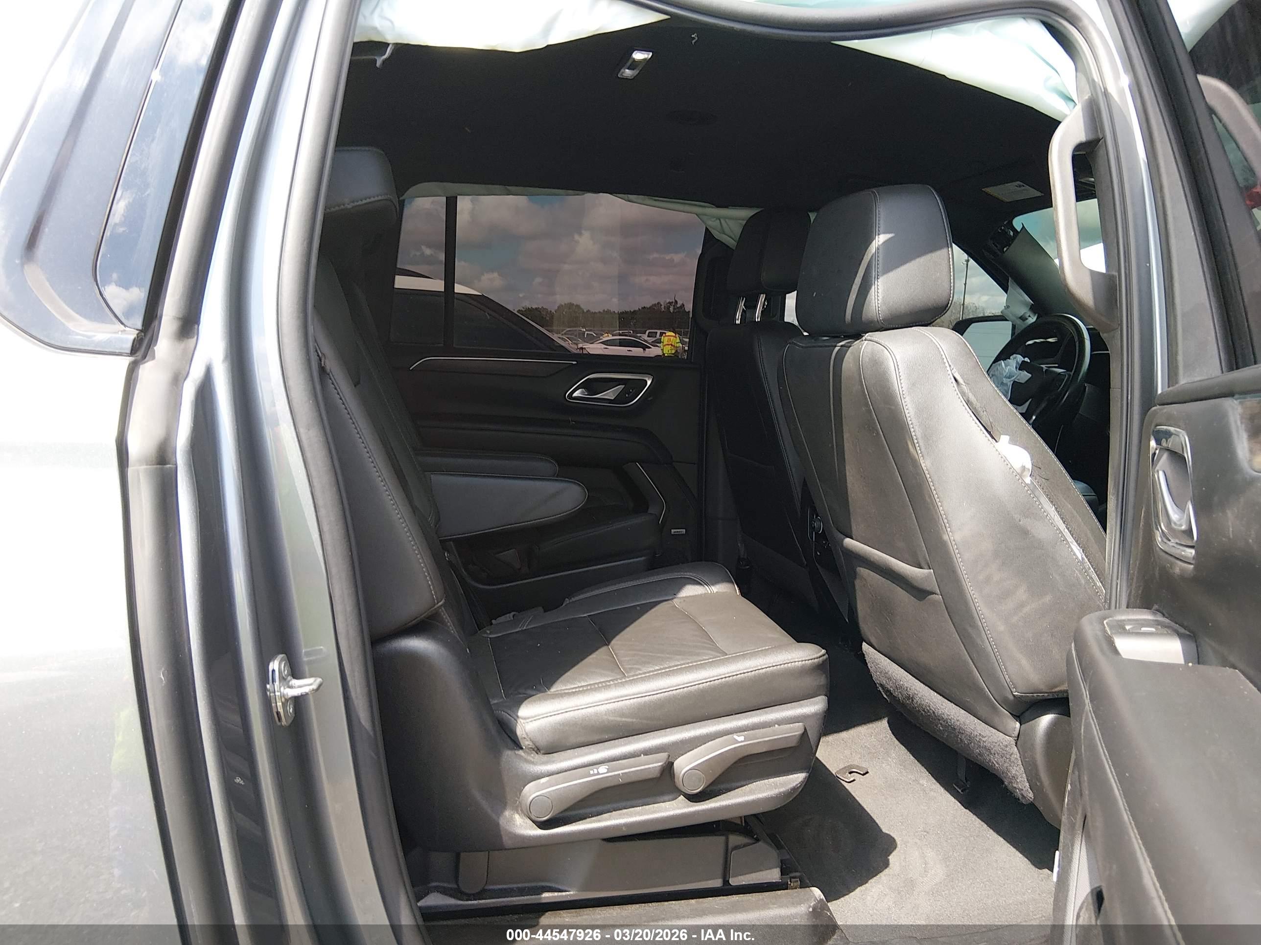 CHEVROLET SUBURBAN image 8