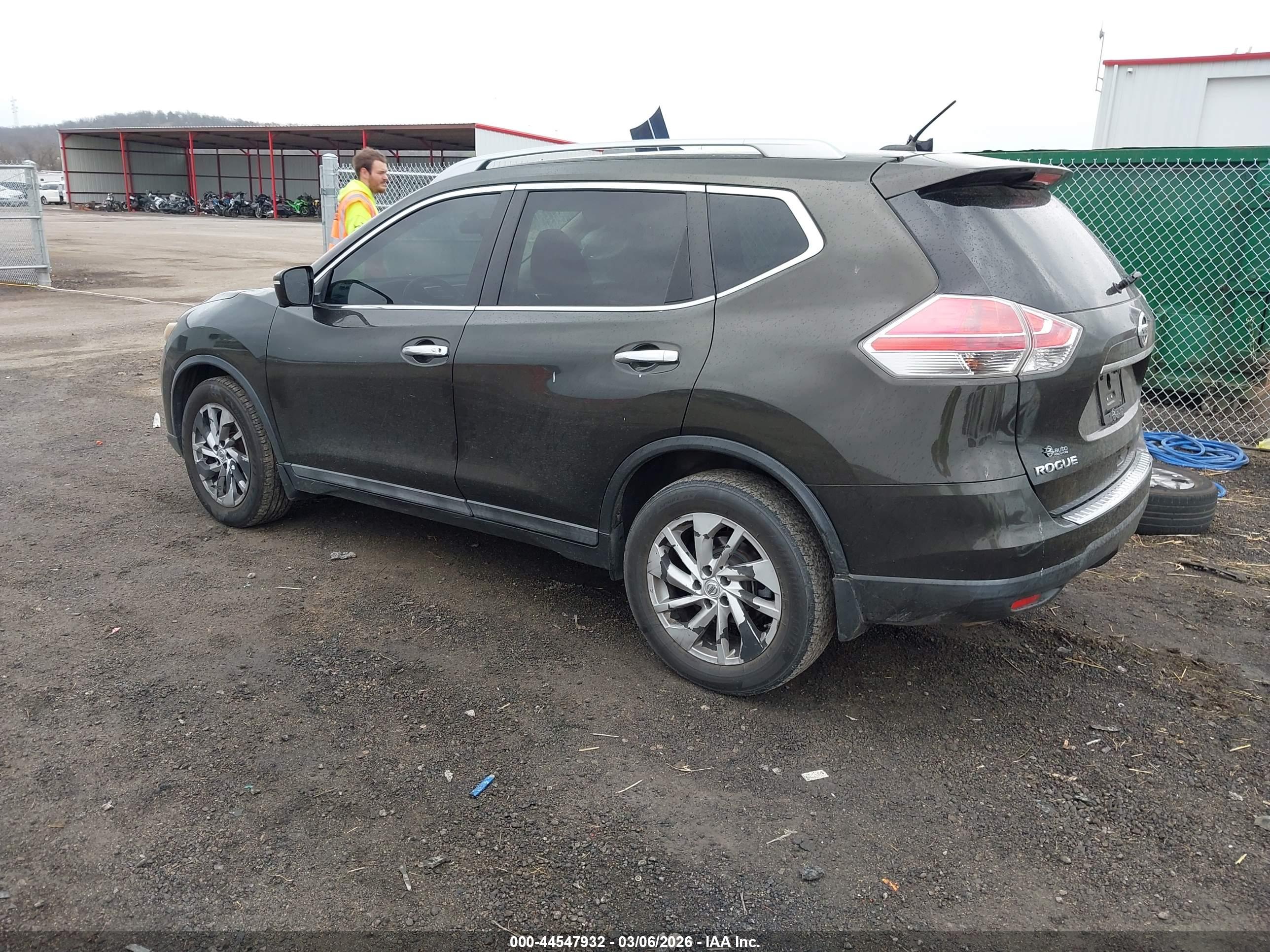 NISSAN ROGUE image 3