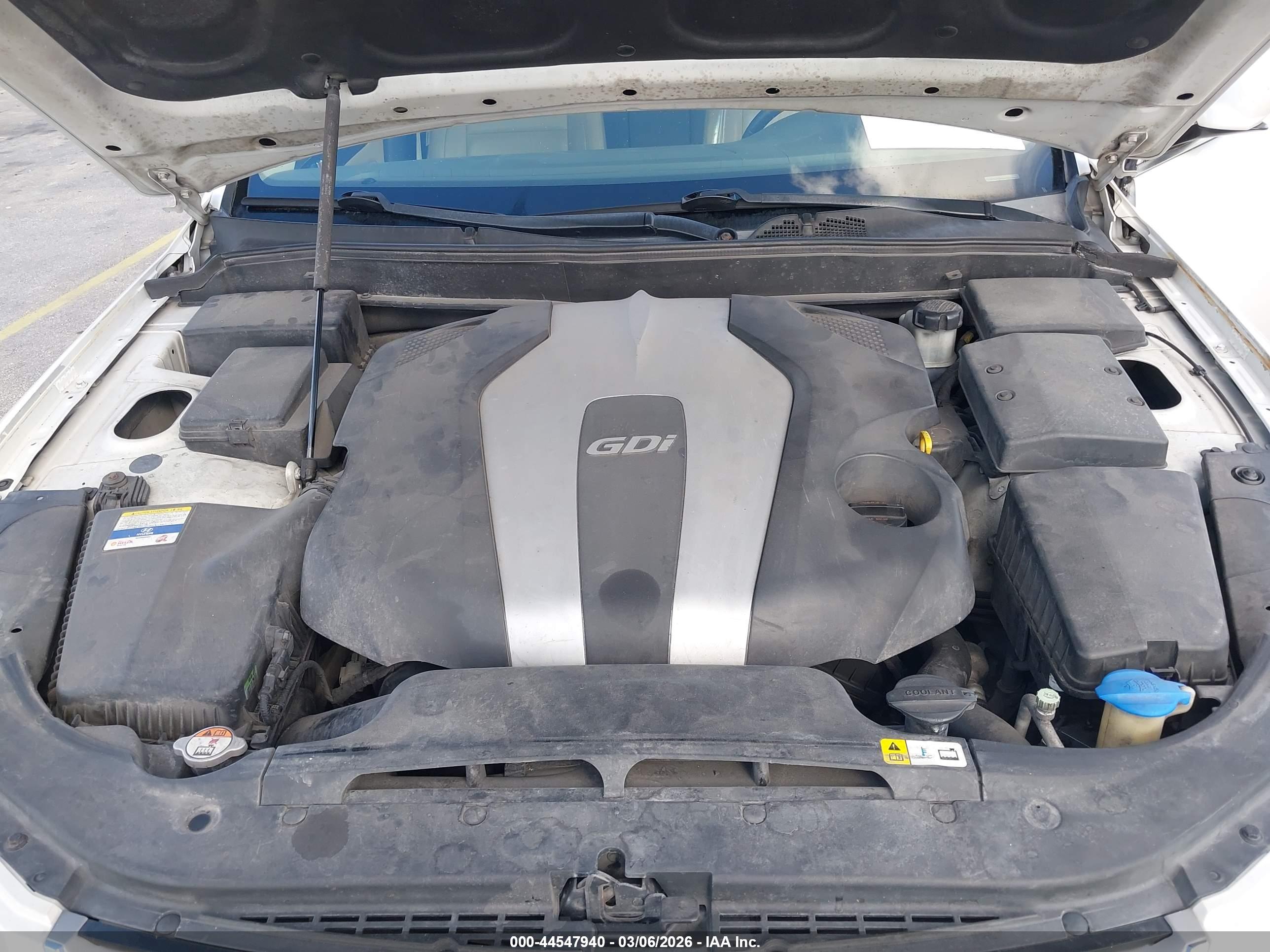 HYUNDAI GENESIS image 10