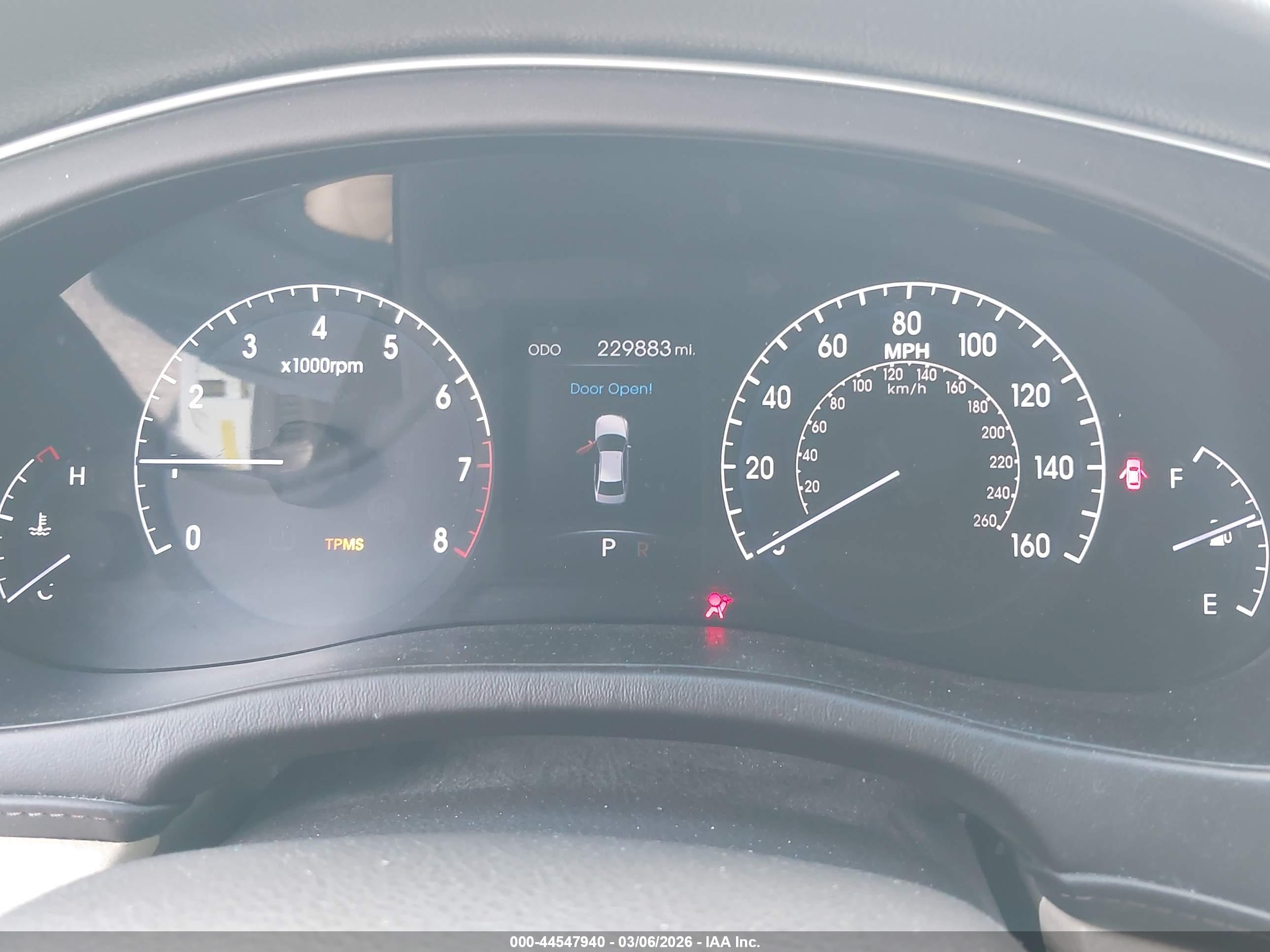 HYUNDAI GENESIS image 7