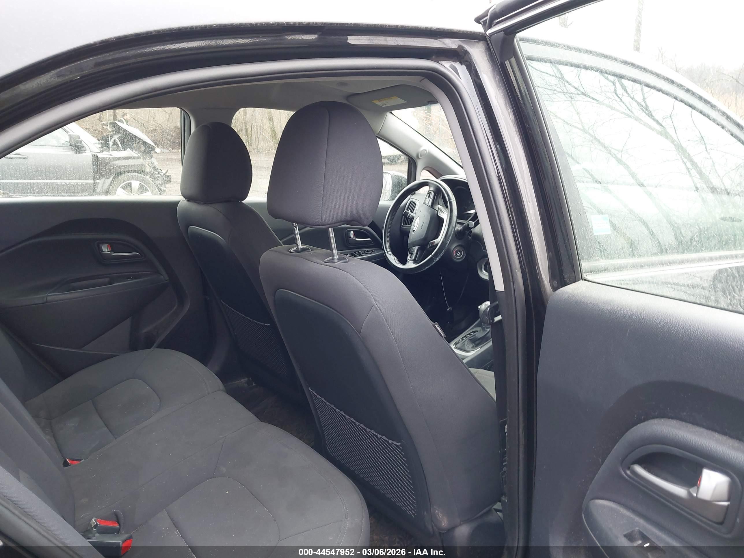 KIA RIO image 8