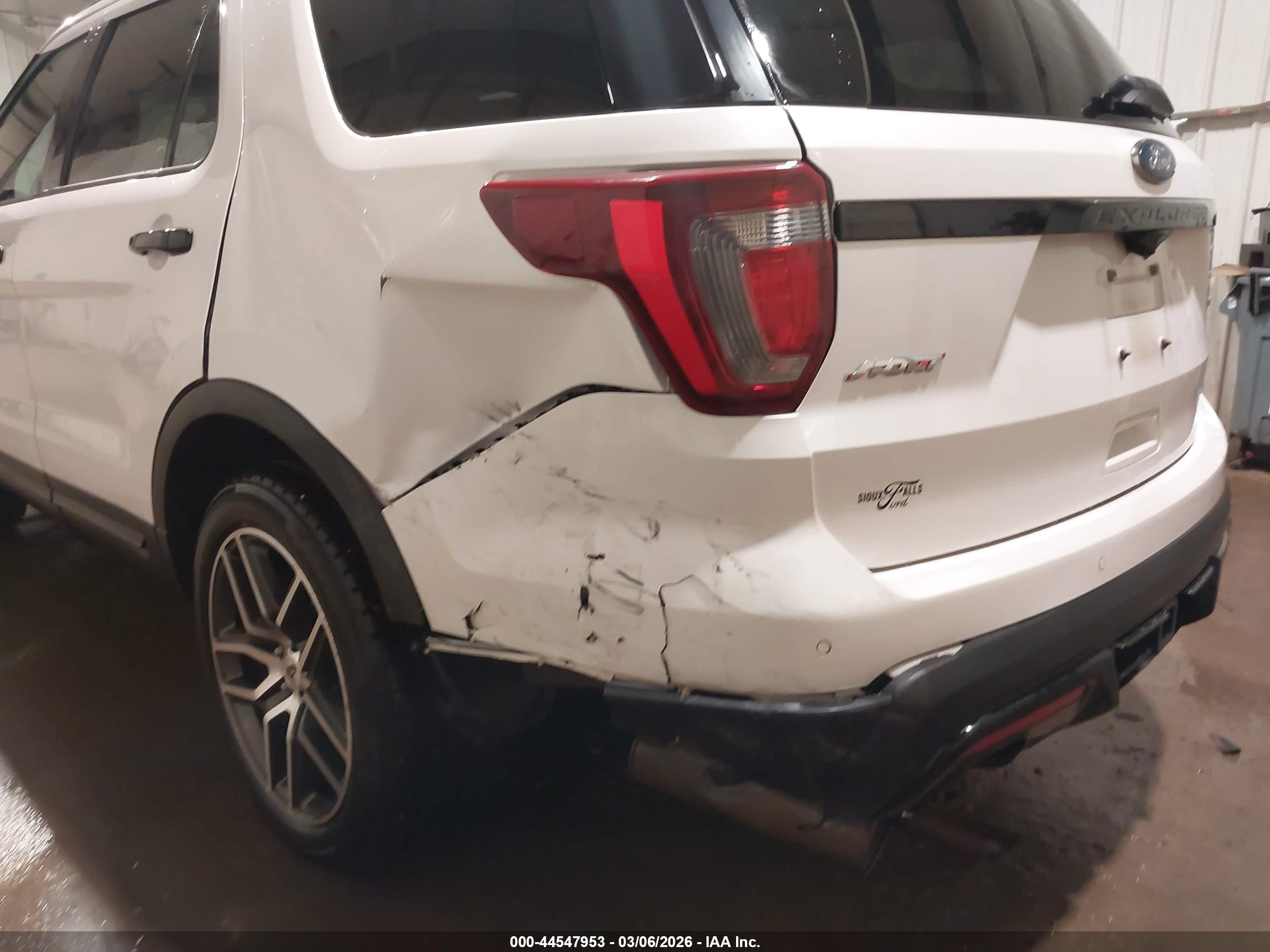FORD EXPLORER image 6
