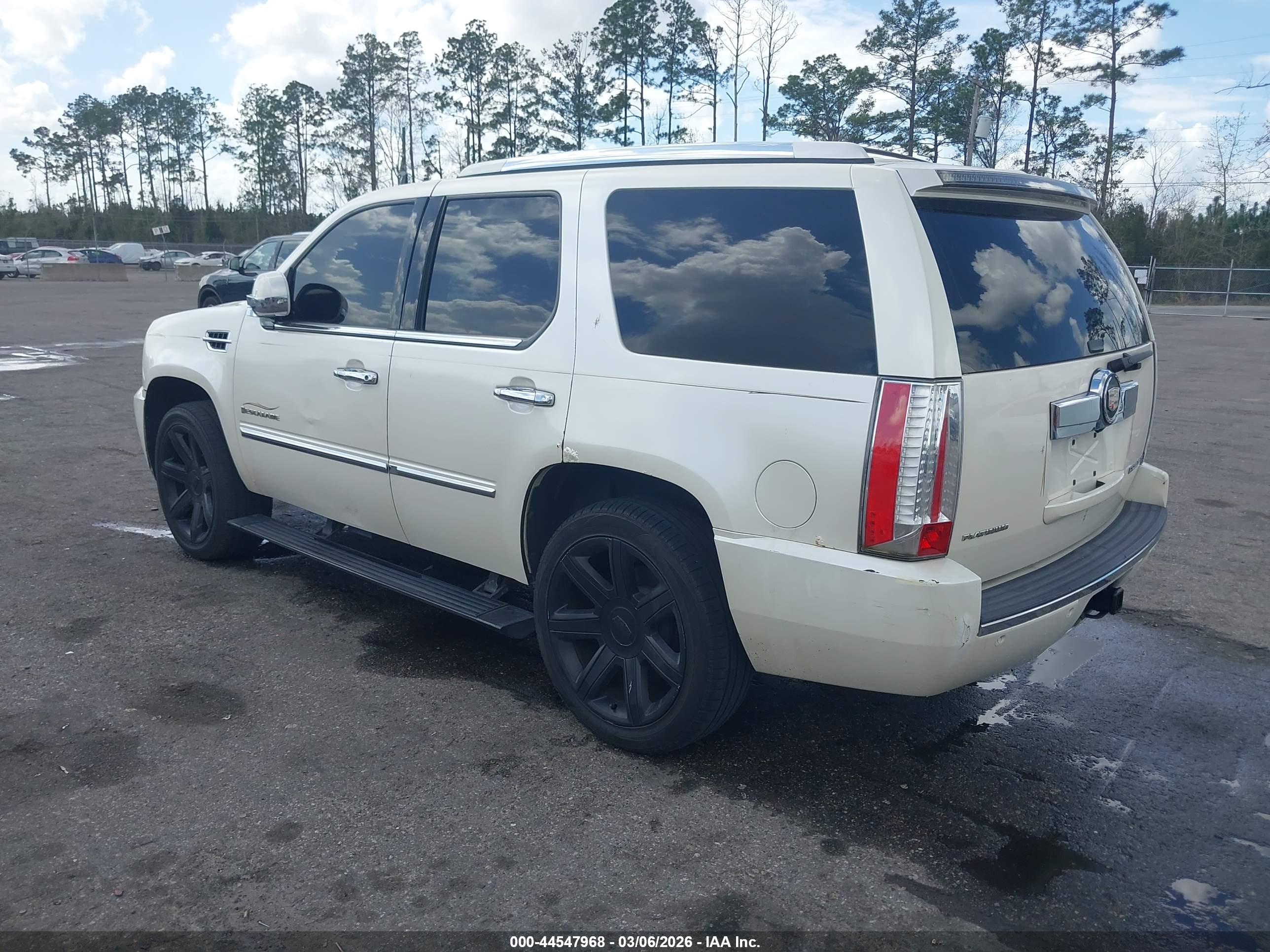 CADILLAC ESCALADE image 3