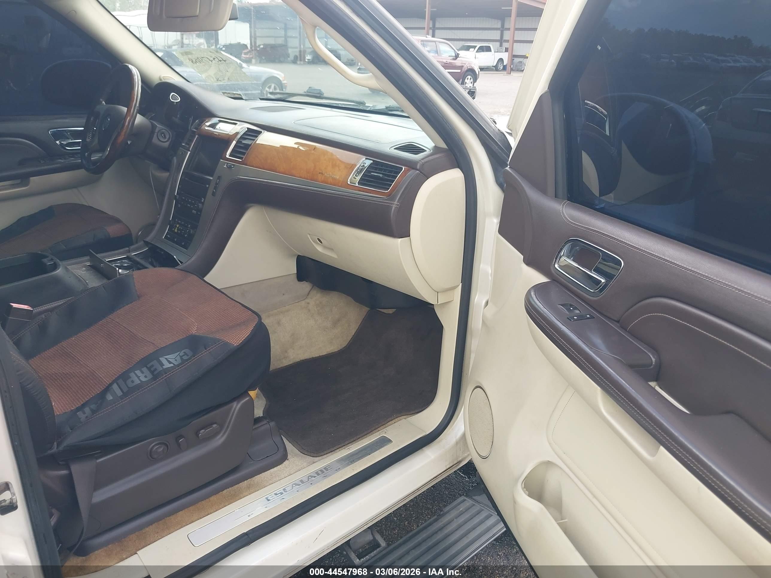 CADILLAC ESCALADE image 5